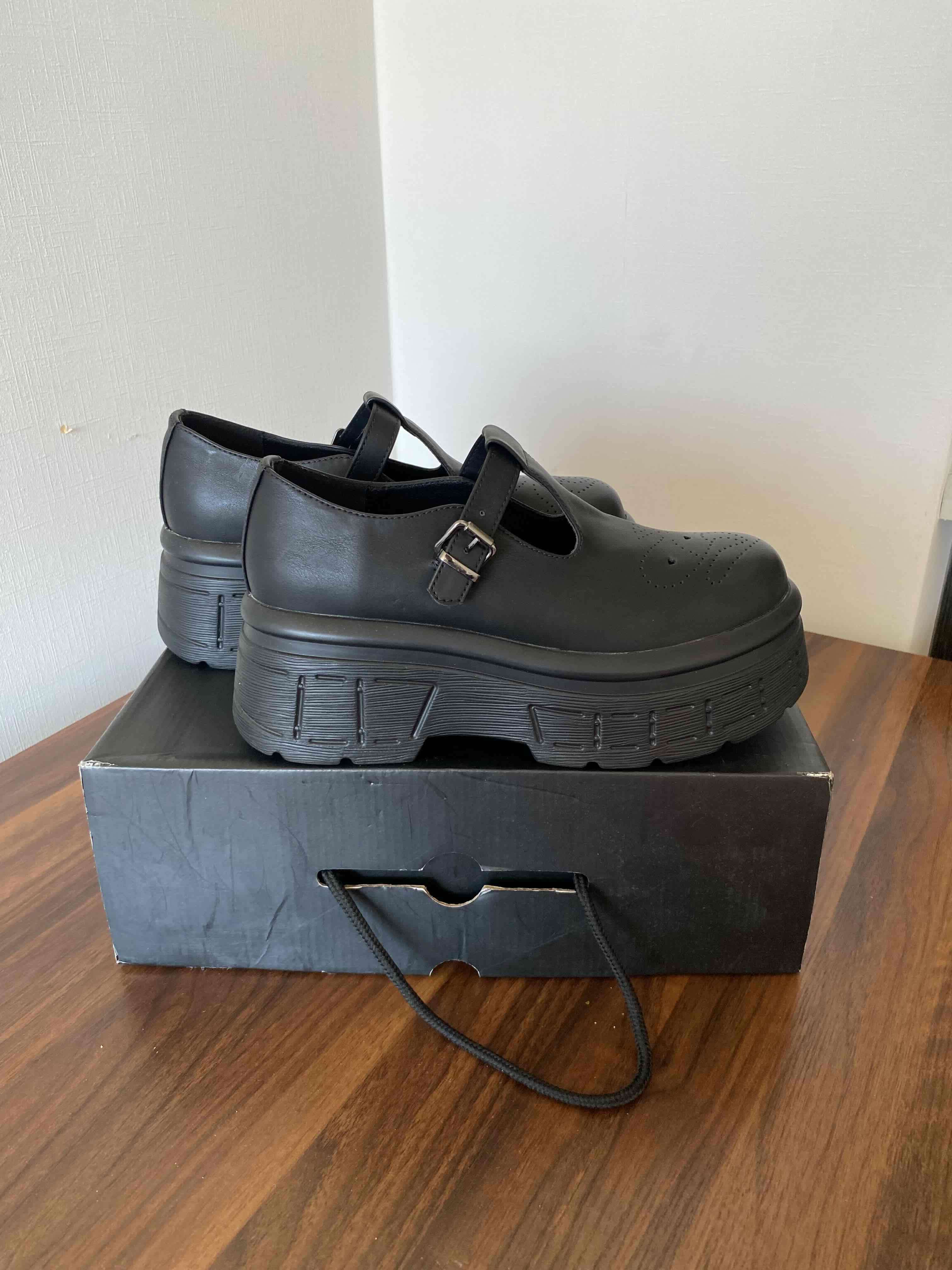 Zapatos negros con plataforma - miniatura 2