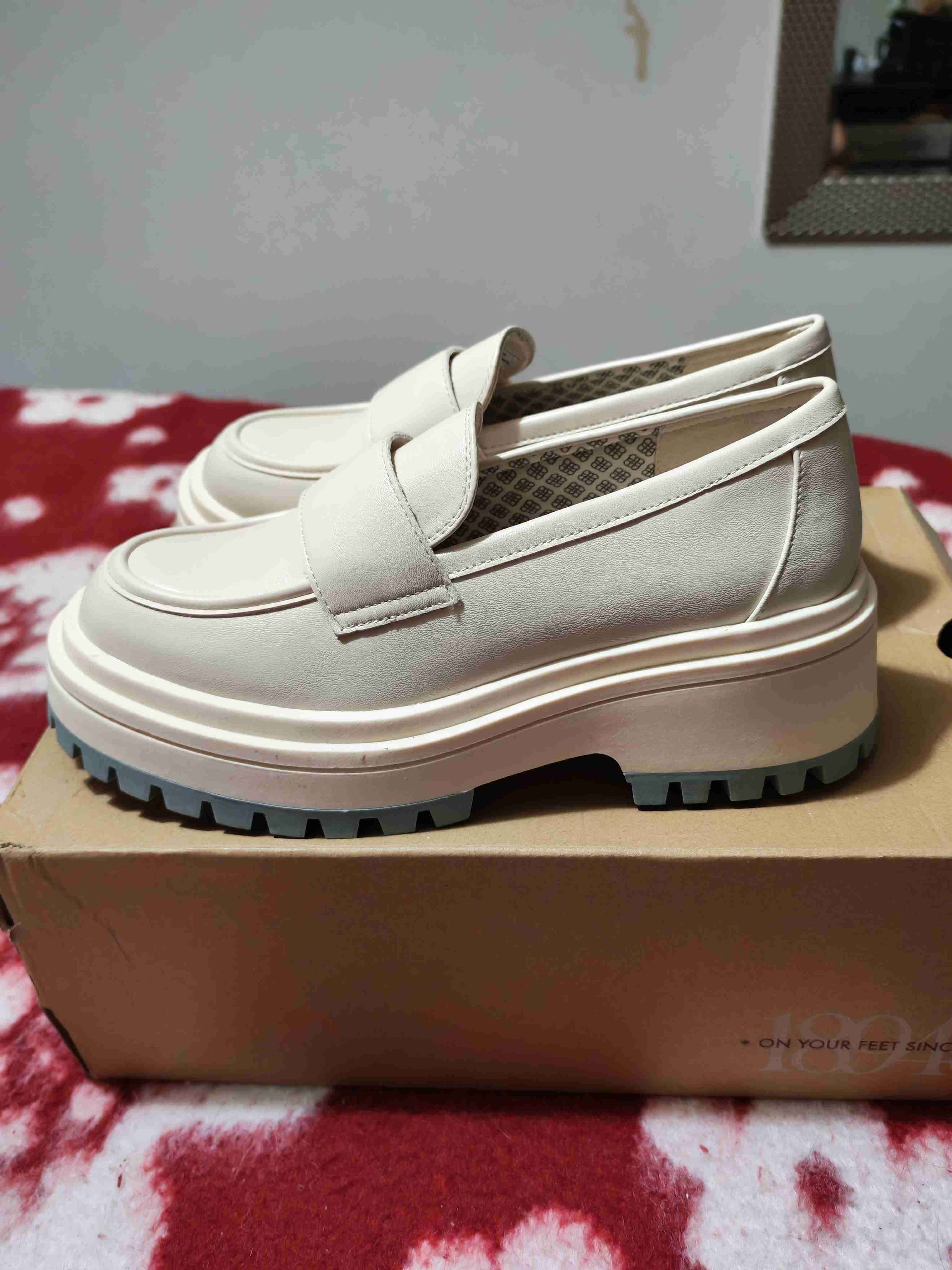 Mocasines beige BATA nuevos - miniatura 2