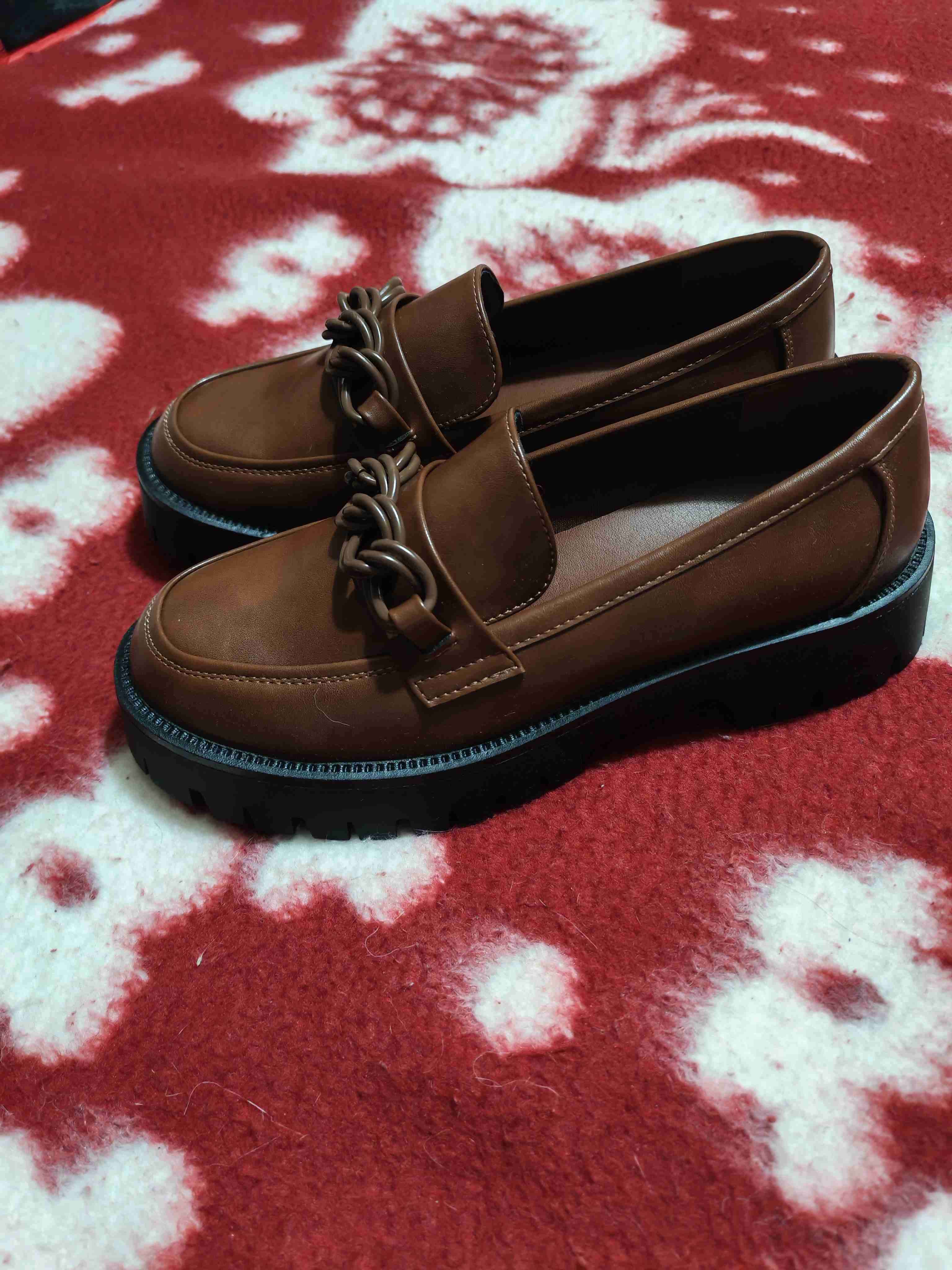 Zapatos mocasín café con cadena Bata - miniatura 2