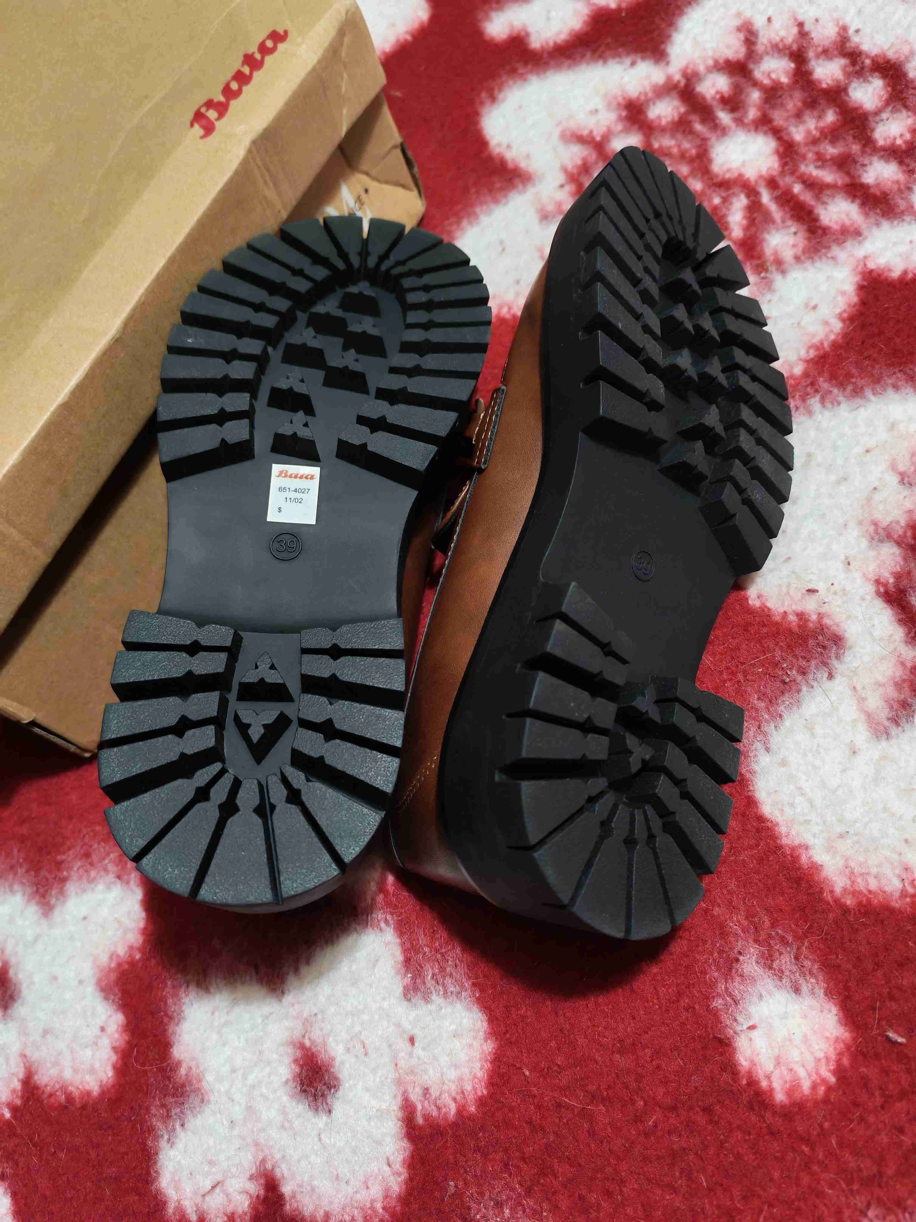 Zapatos mocasín café con cadena Bata - miniatura 4