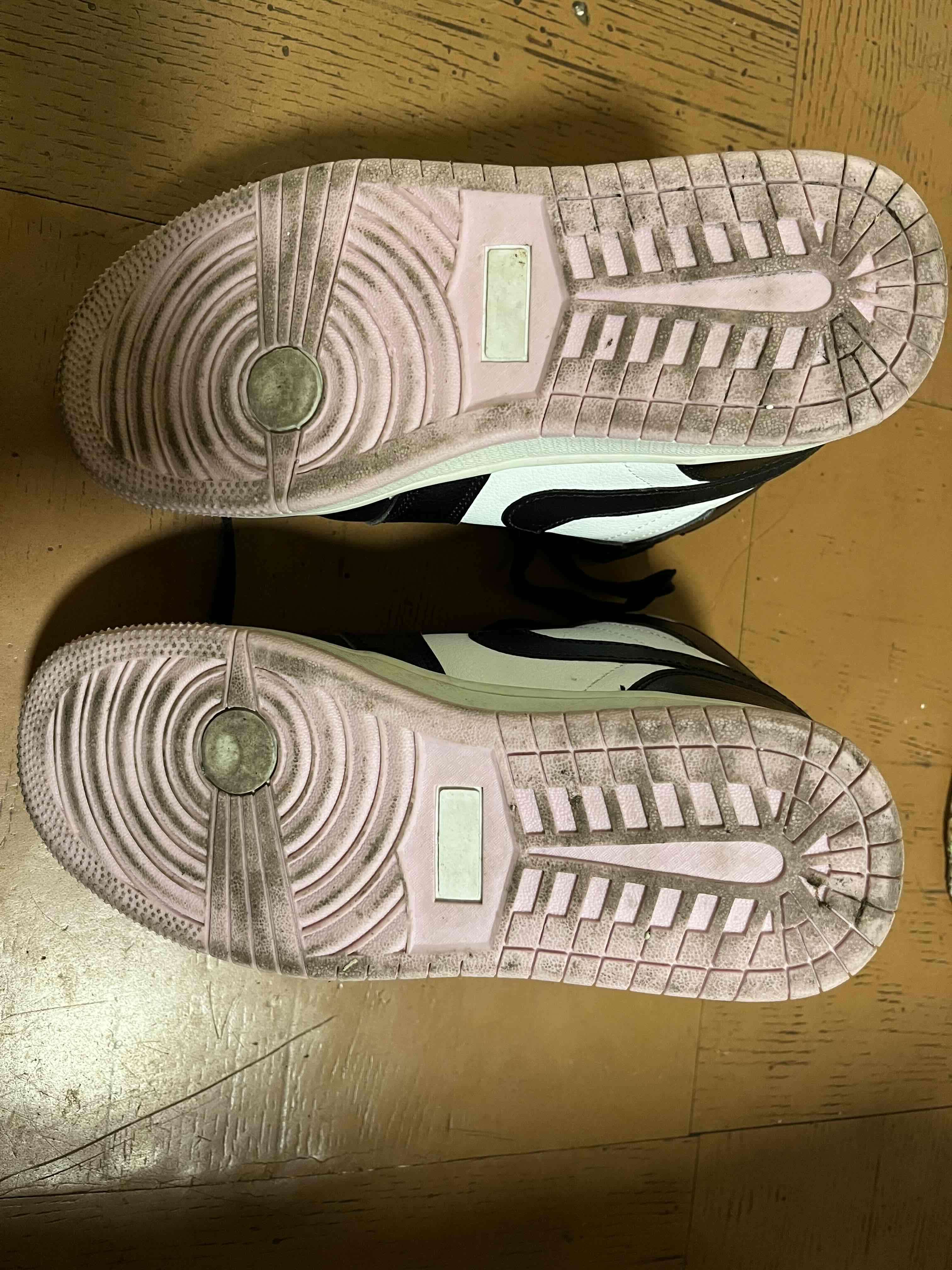 Zapatillas negras y blancas - miniatura 4