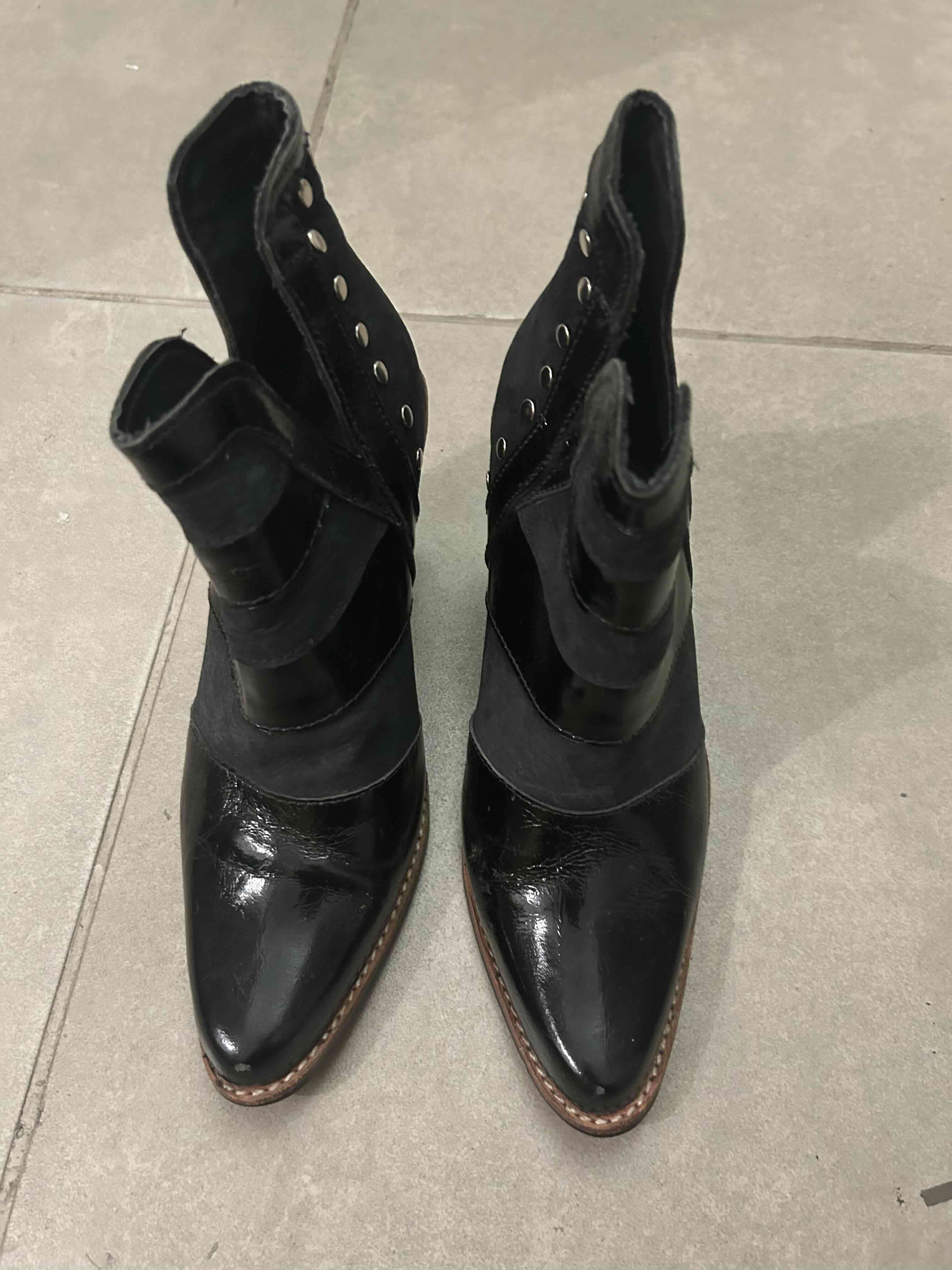 Botines negros de tacón alto - miniatura 2