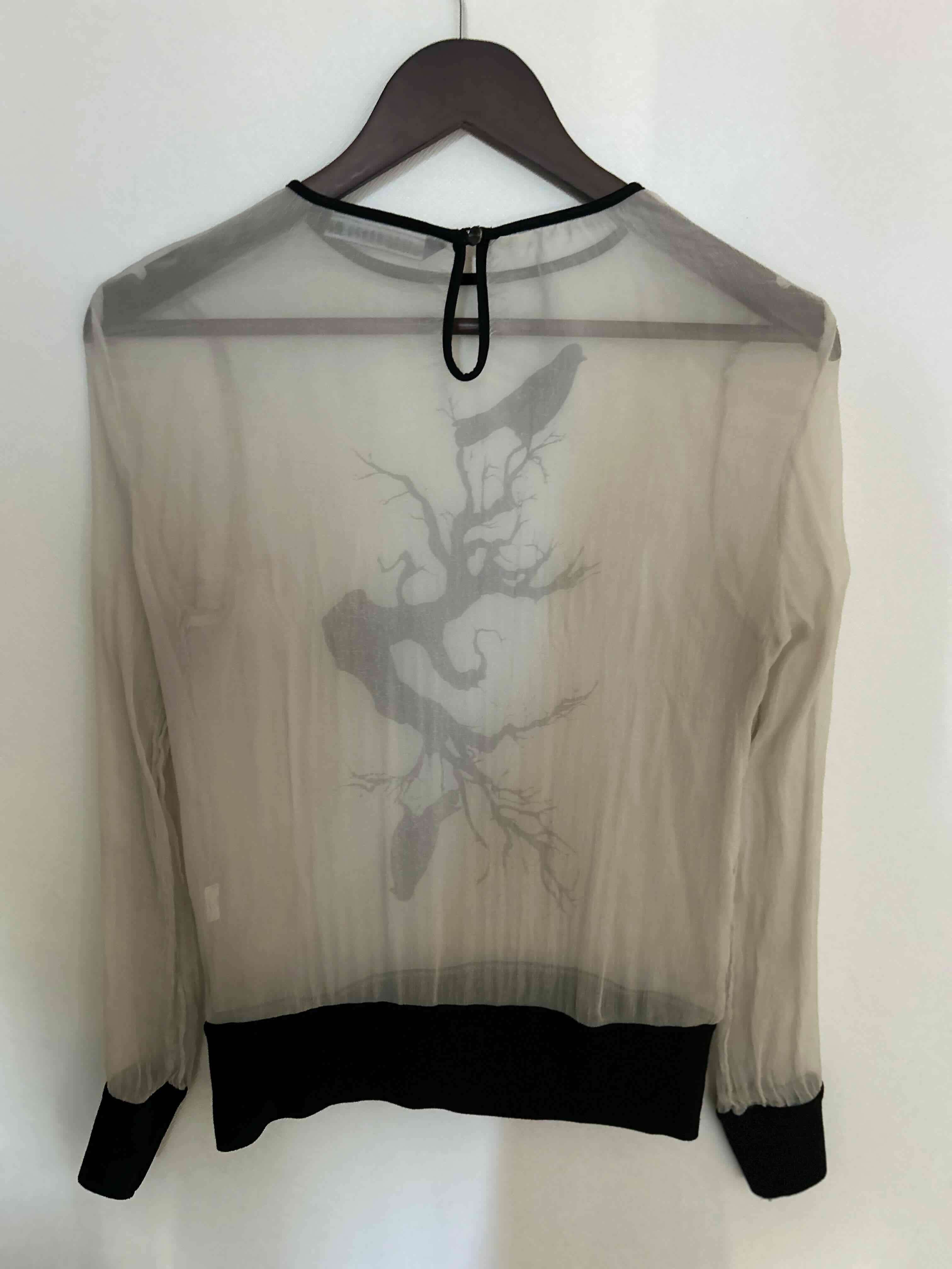 Blusa semitransparente con diseño - miniatura 3