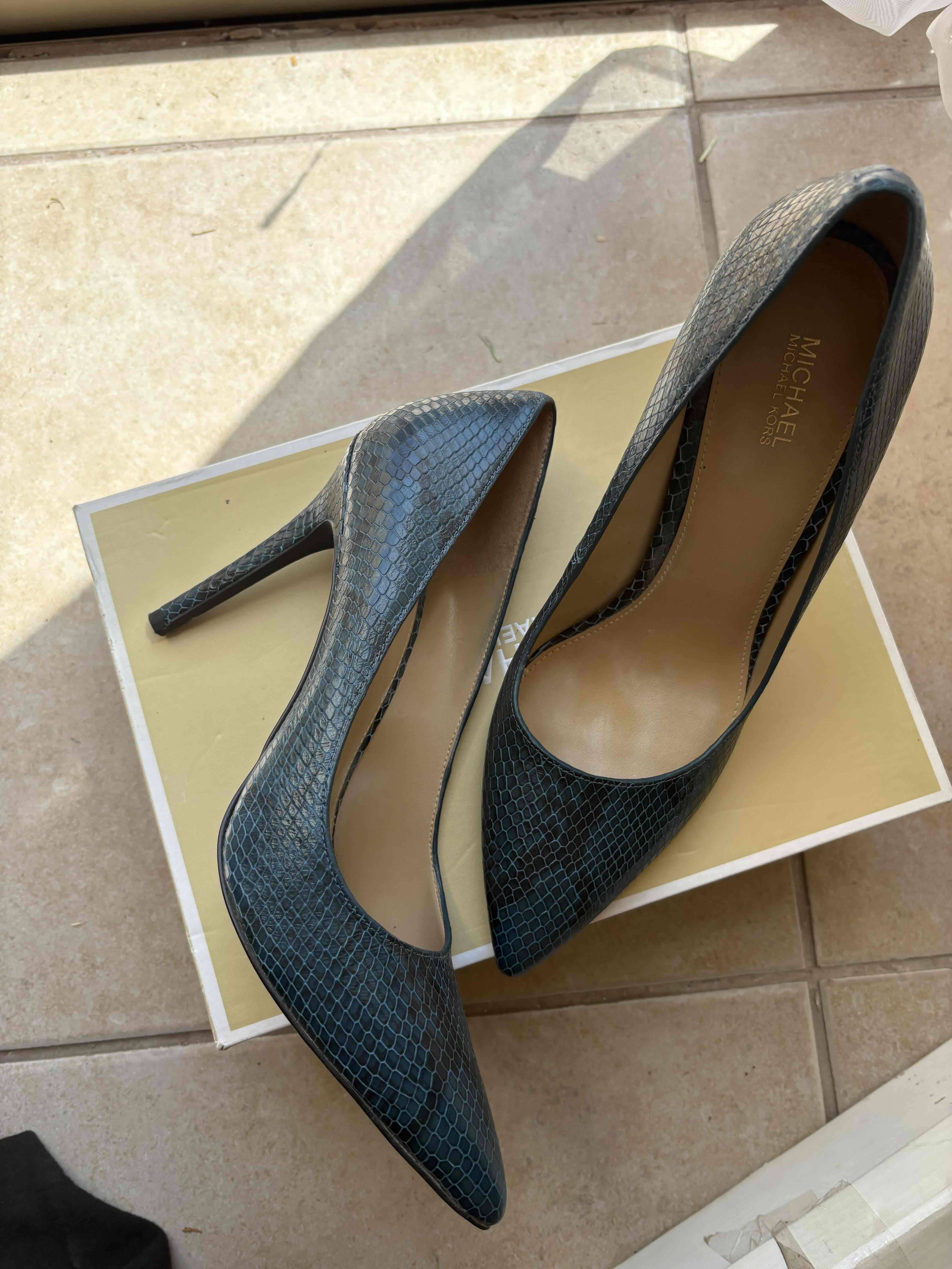 Tacones de cuero azul - miniatura 4