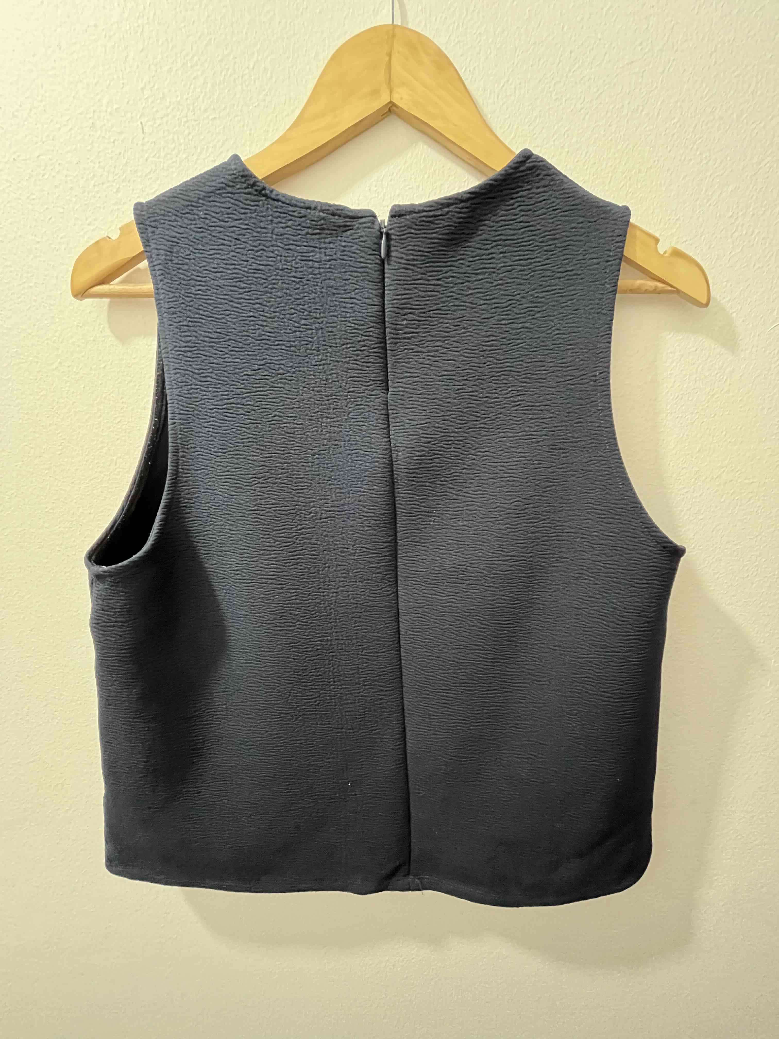 Top sin mangas azul marino - miniatura 3