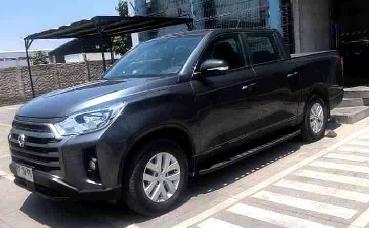 Camioneta gris reciente - miniatura 3