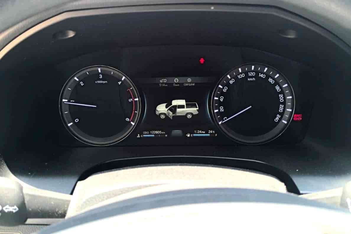 Camioneta gris reciente - miniatura 5