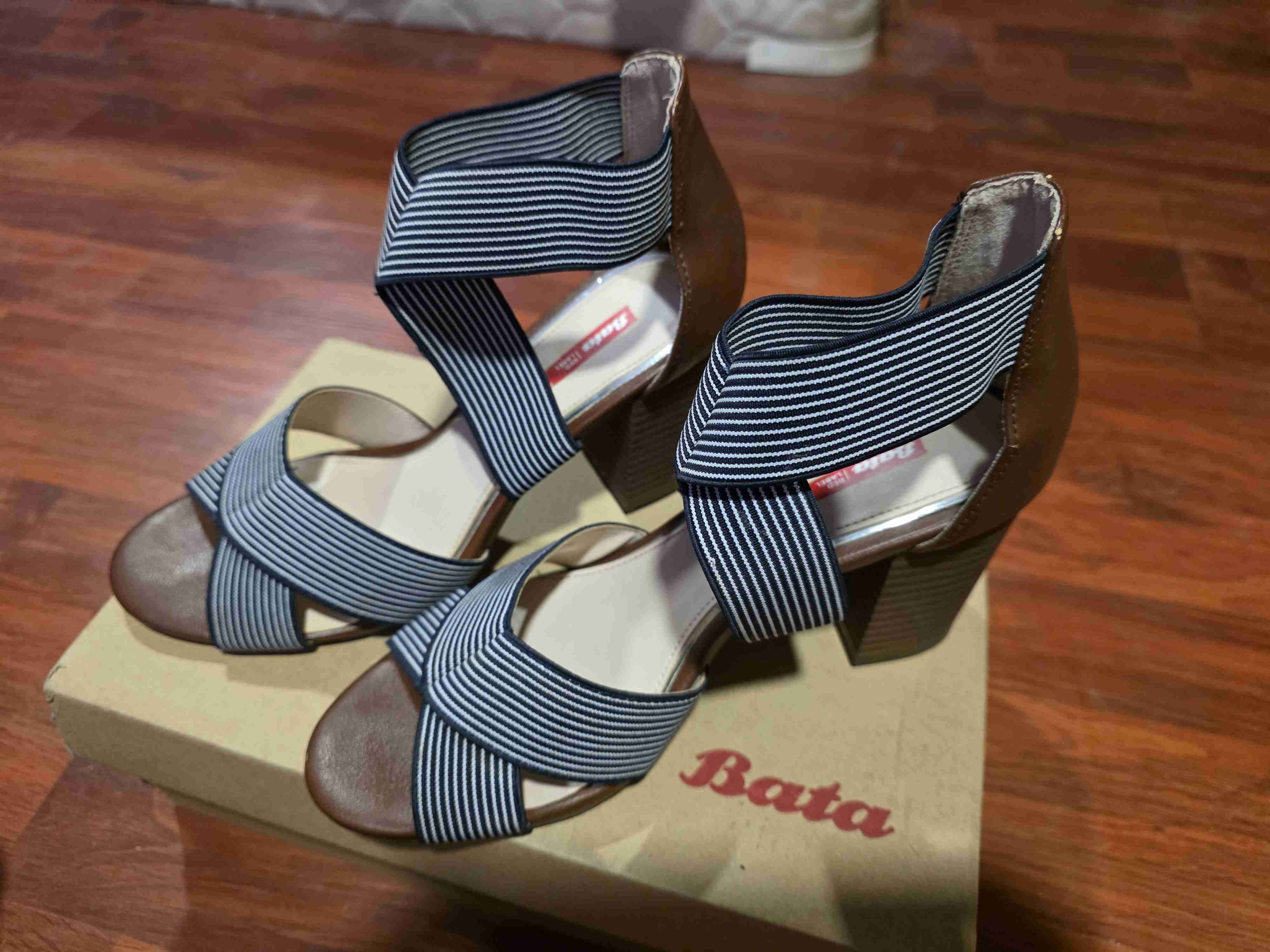 Bata de tacón marrones - miniatura 4