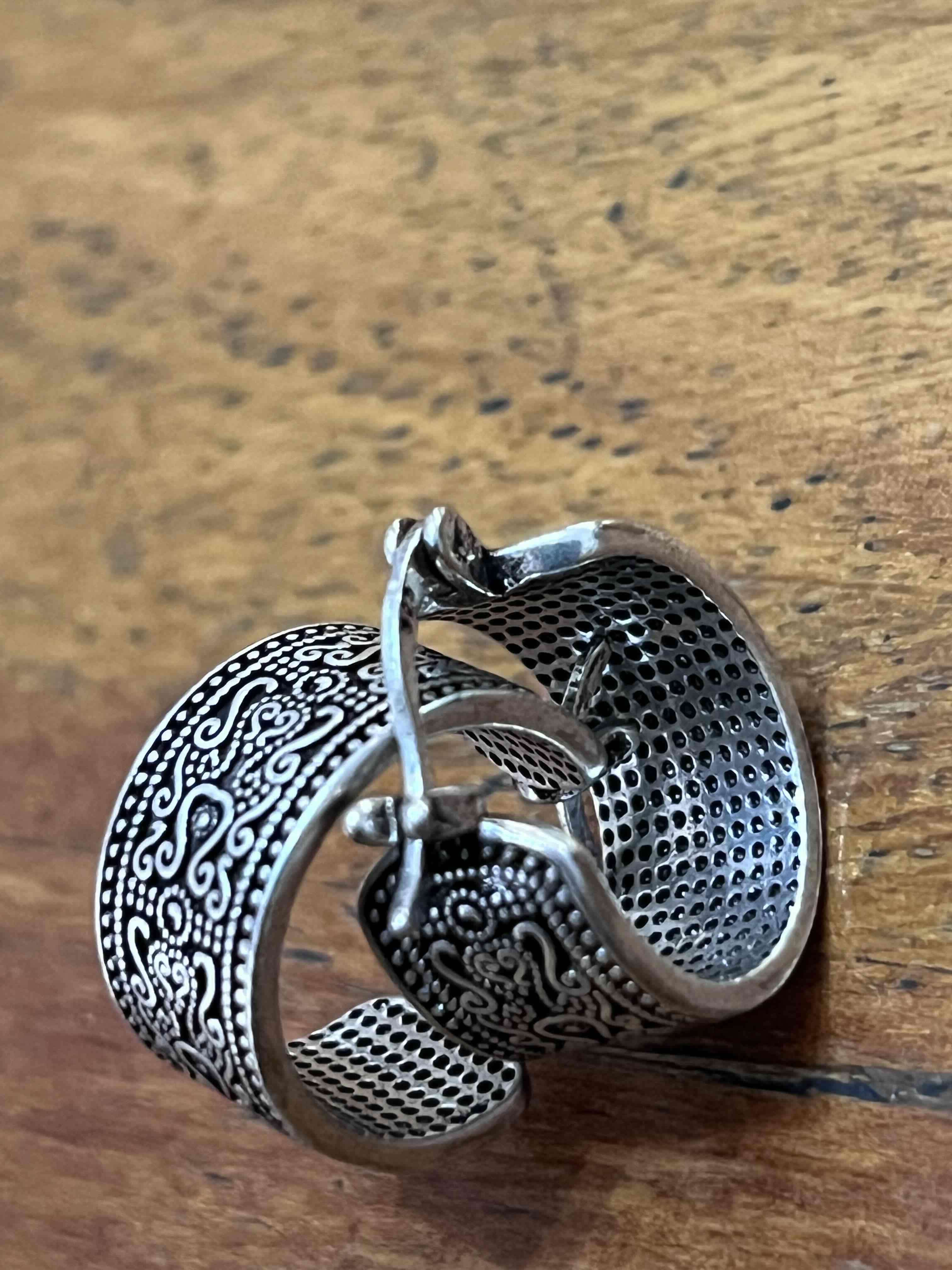 Aros de plata grabados