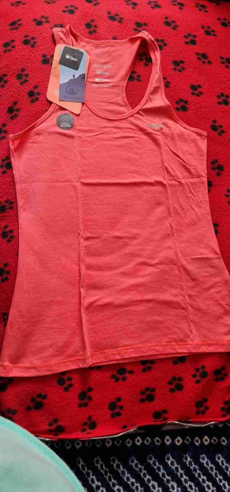 Polera deportiva rosada sin mangas