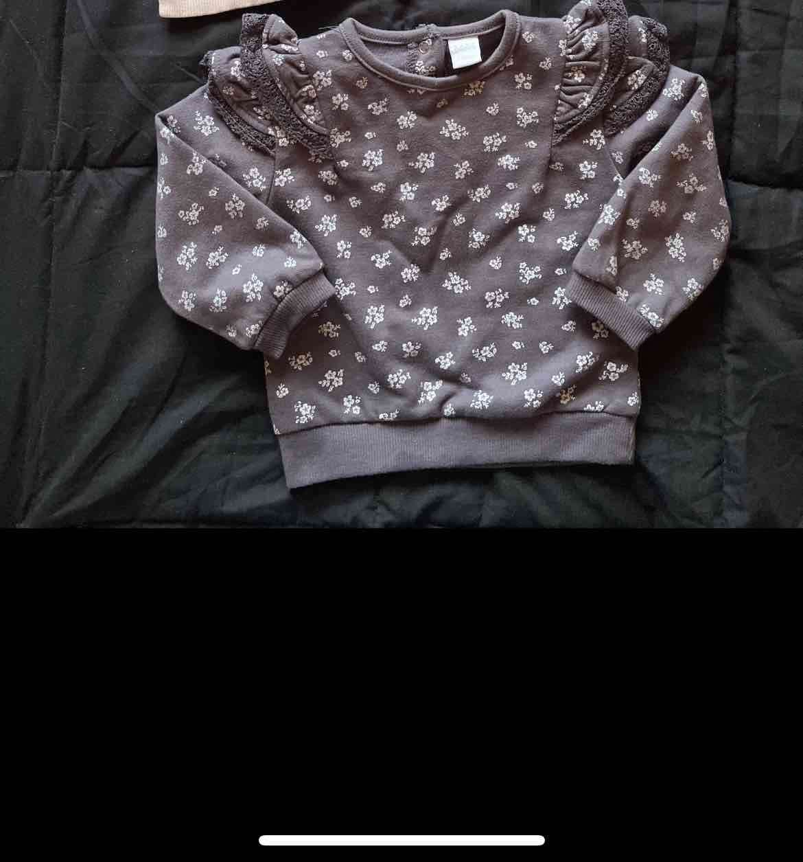 Polerón infantil con encajes
