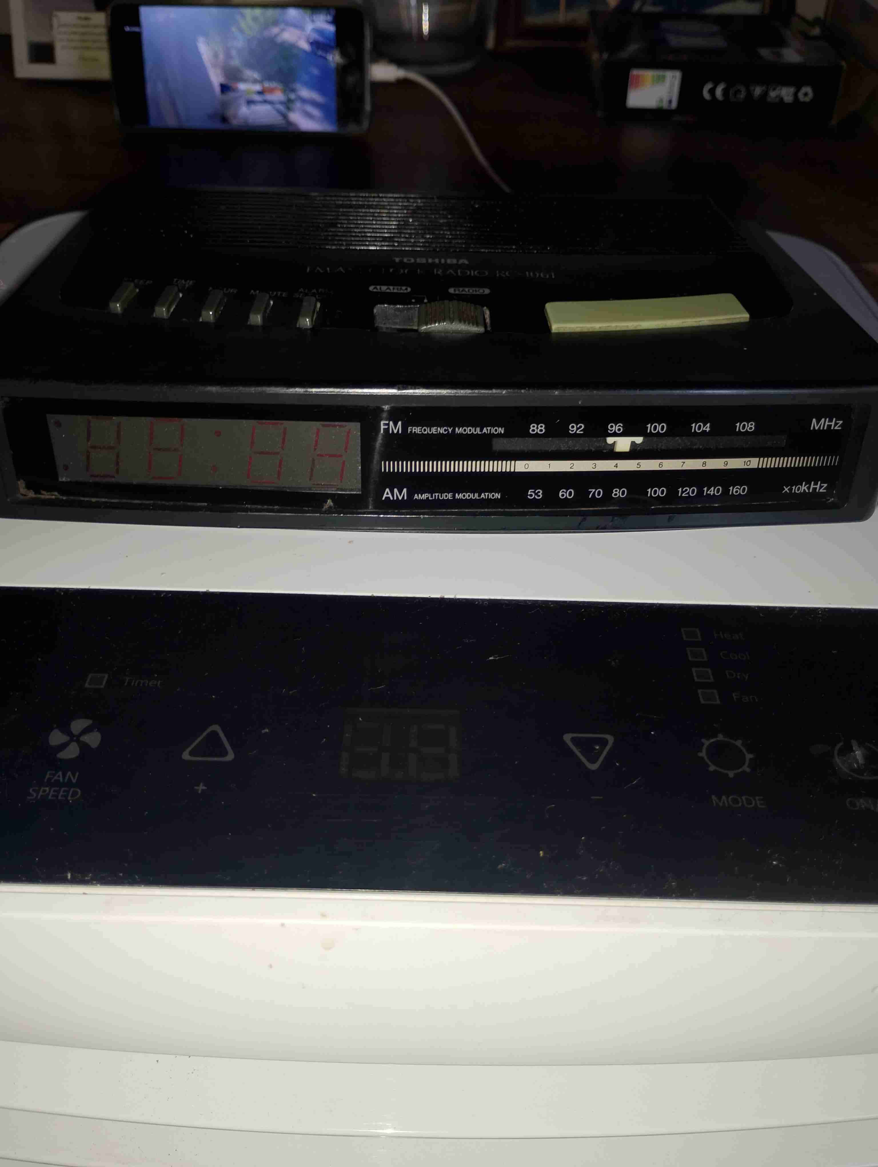 Radio reloj Toshiba vintage