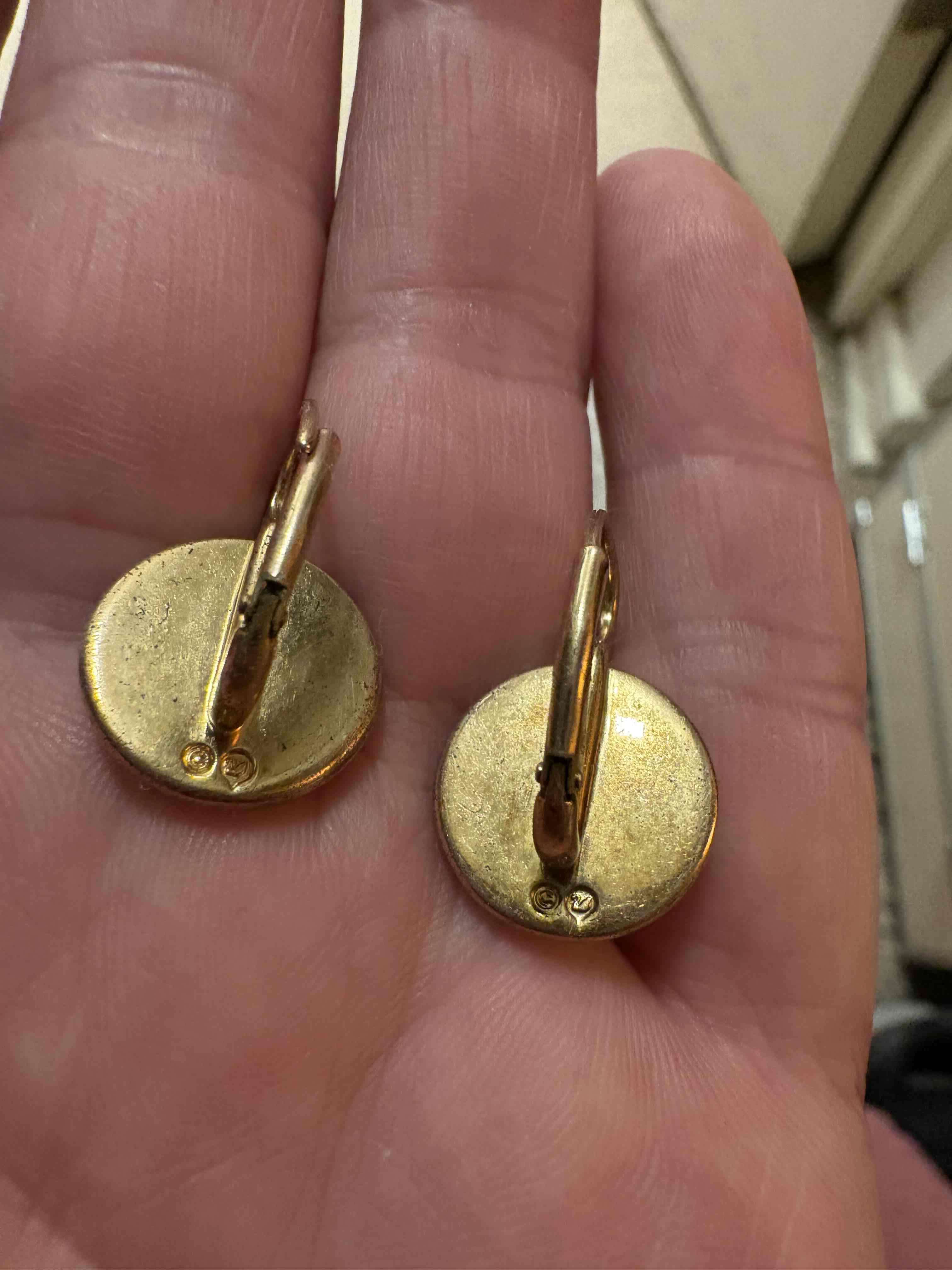 Aros dorados con brillantes - miniatura 3