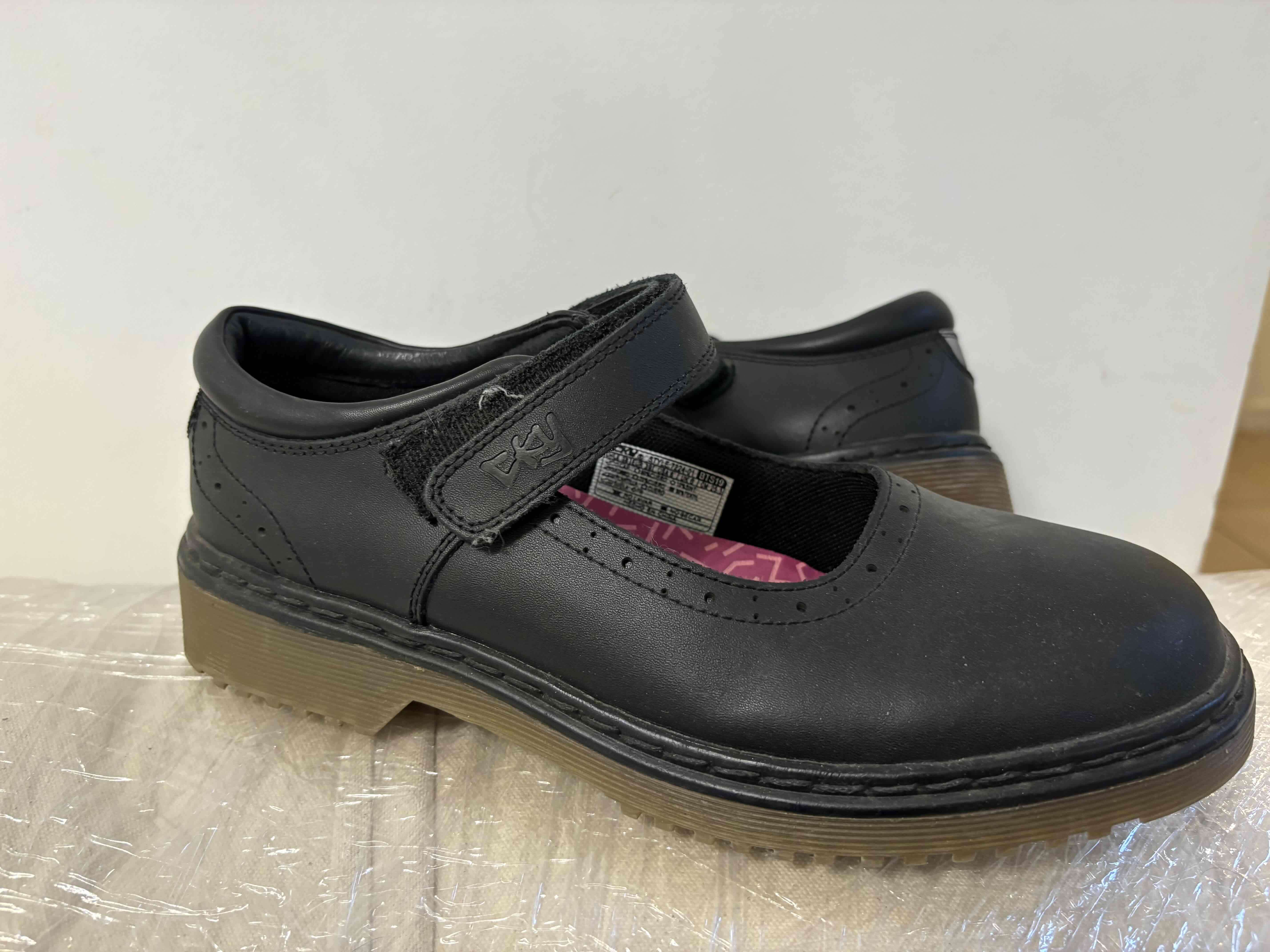 Zapatos escolares negros con velcro