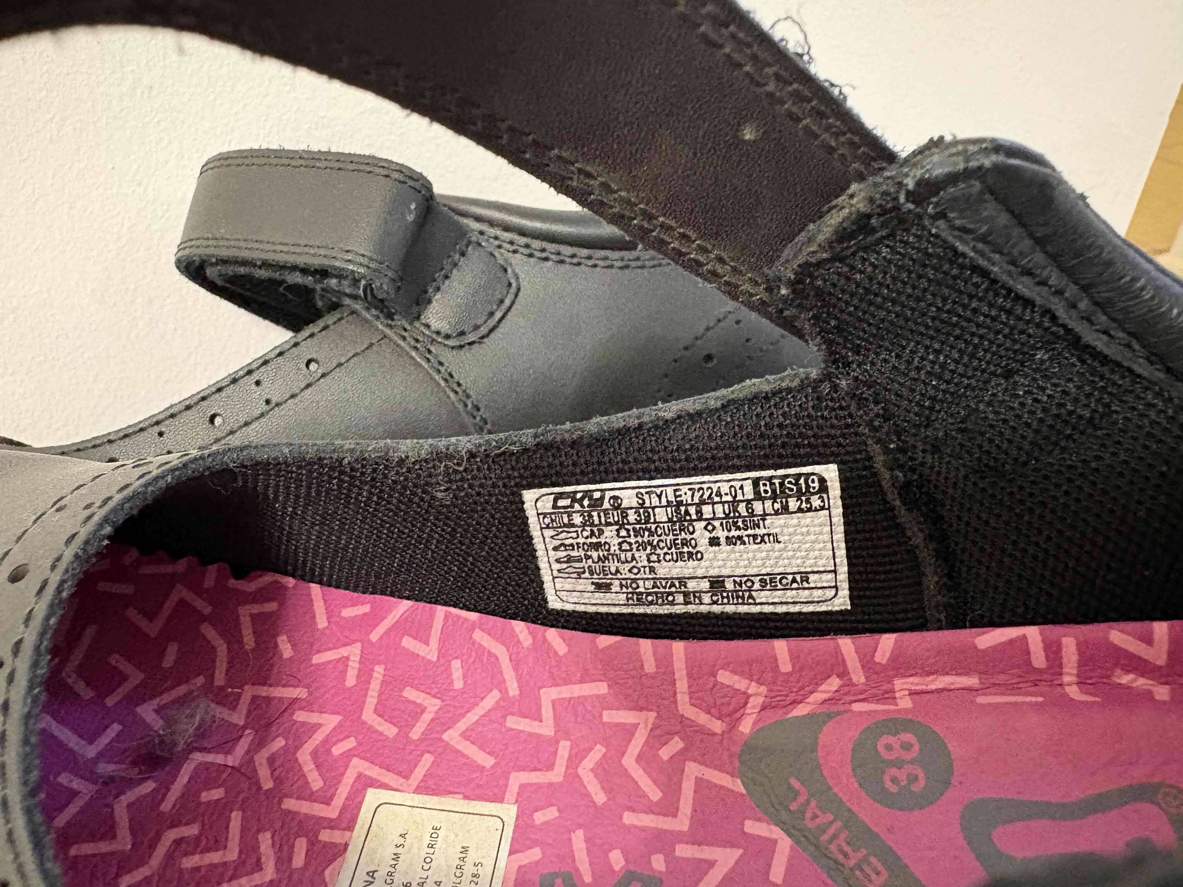 Zapatos escolares negros con velcro - miniatura 2