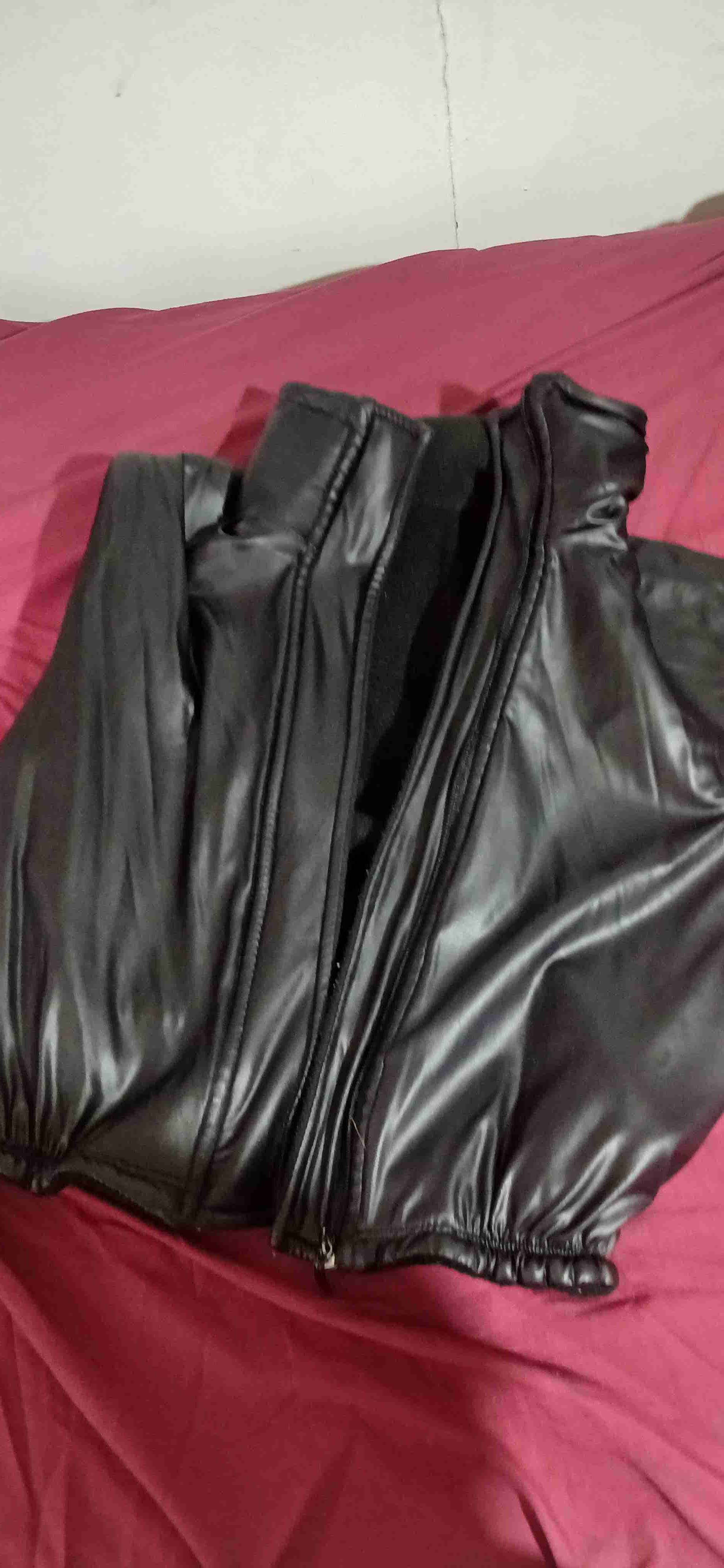 Chaleco negro sintético sin mangas - miniatura 3