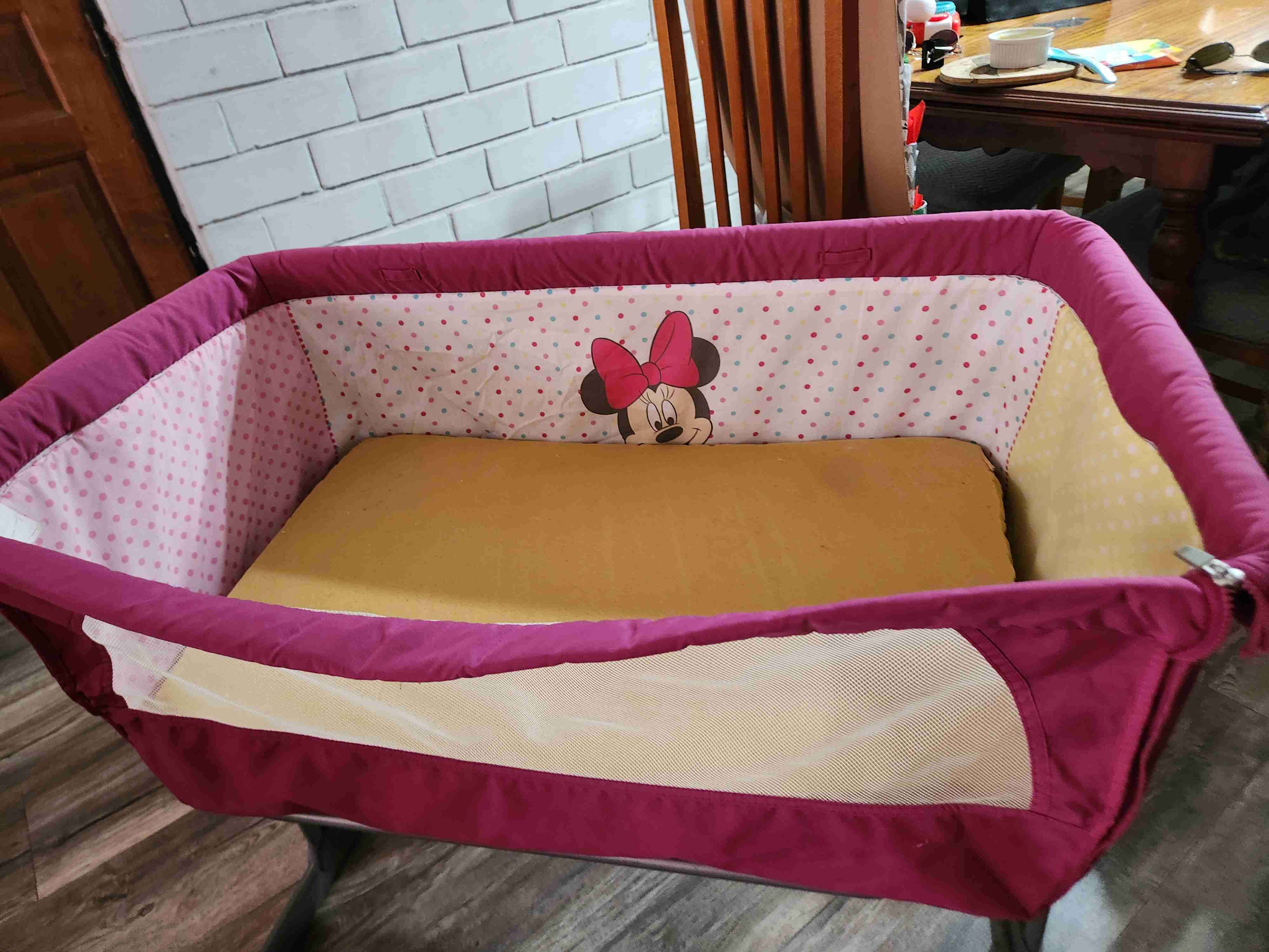 Cuna portátil Minnie Mouse rosada - miniatura 3