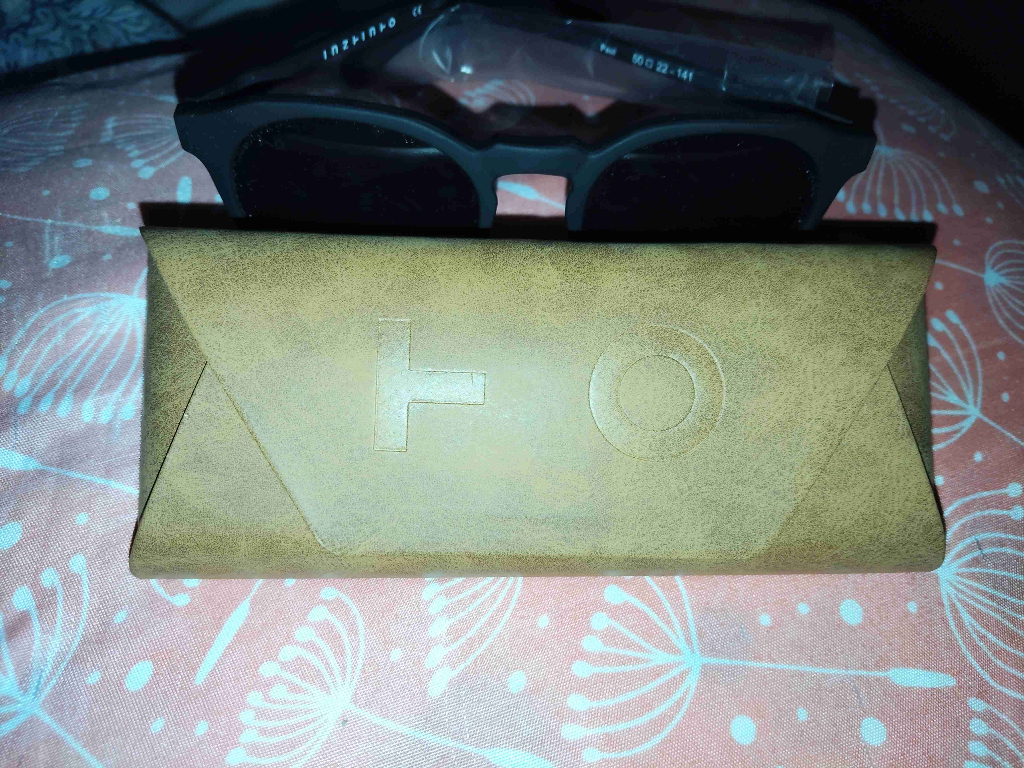 Gafas de sol oscuras - miniatura 3