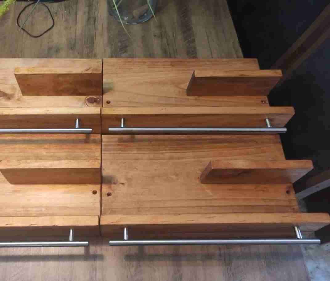 Repisa de madera con porta toalla - miniatura 3