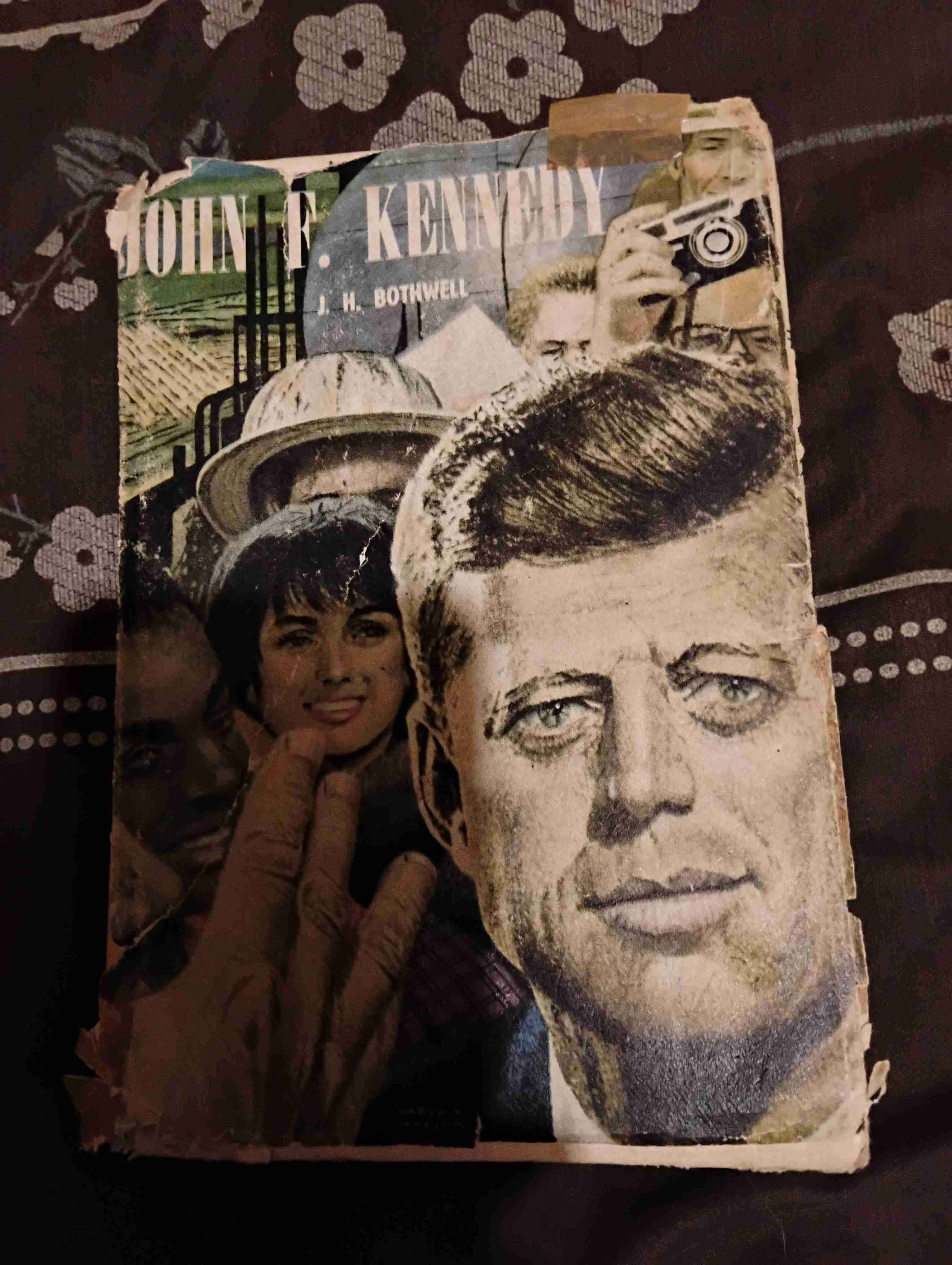 Libro antiguo sobre John F. Kennedy