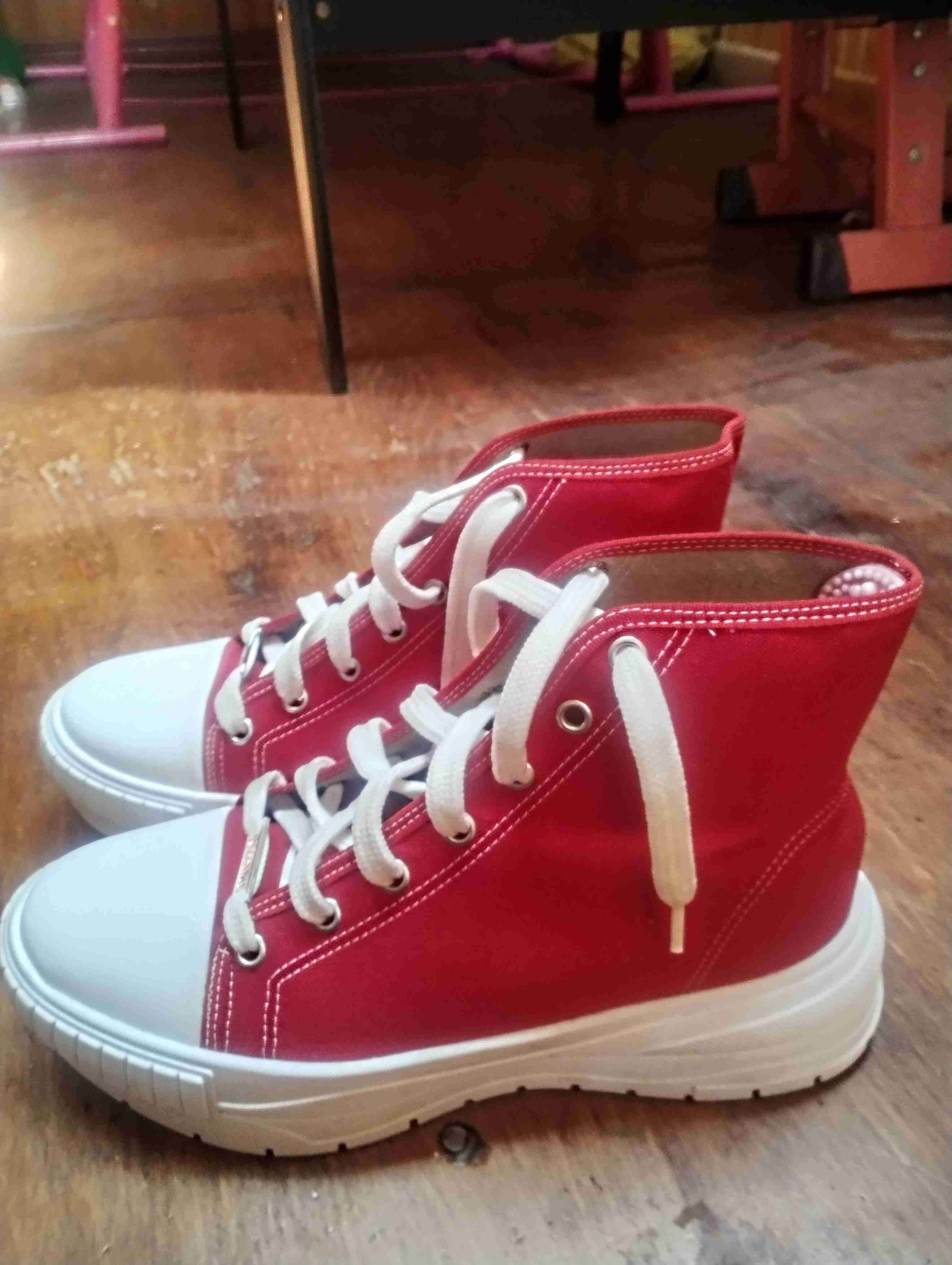 Zapatillas rojas de lona - miniatura 4
