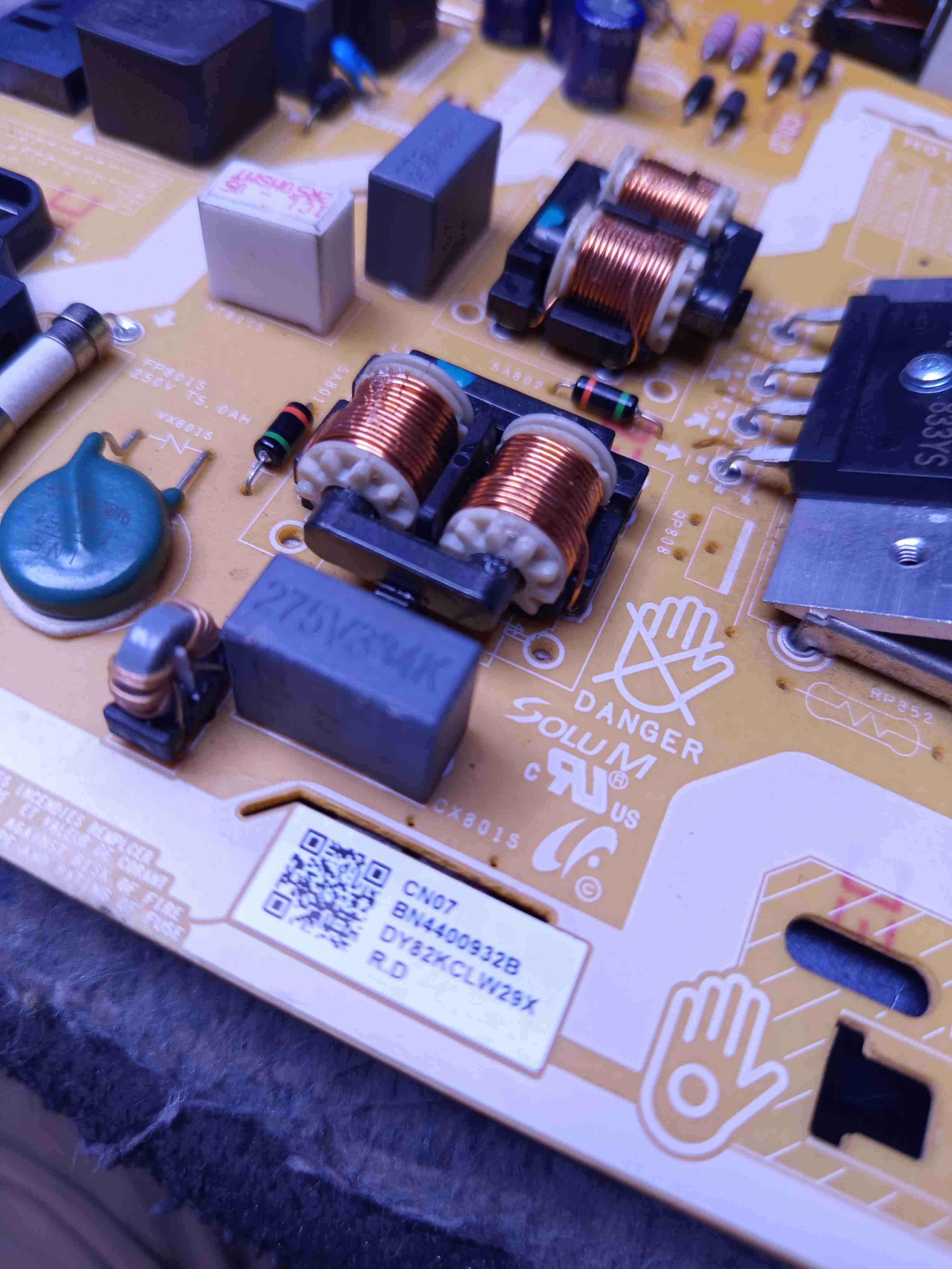 Fuente de poder televisor Samsung model UN55NU7300 - miniatura 5