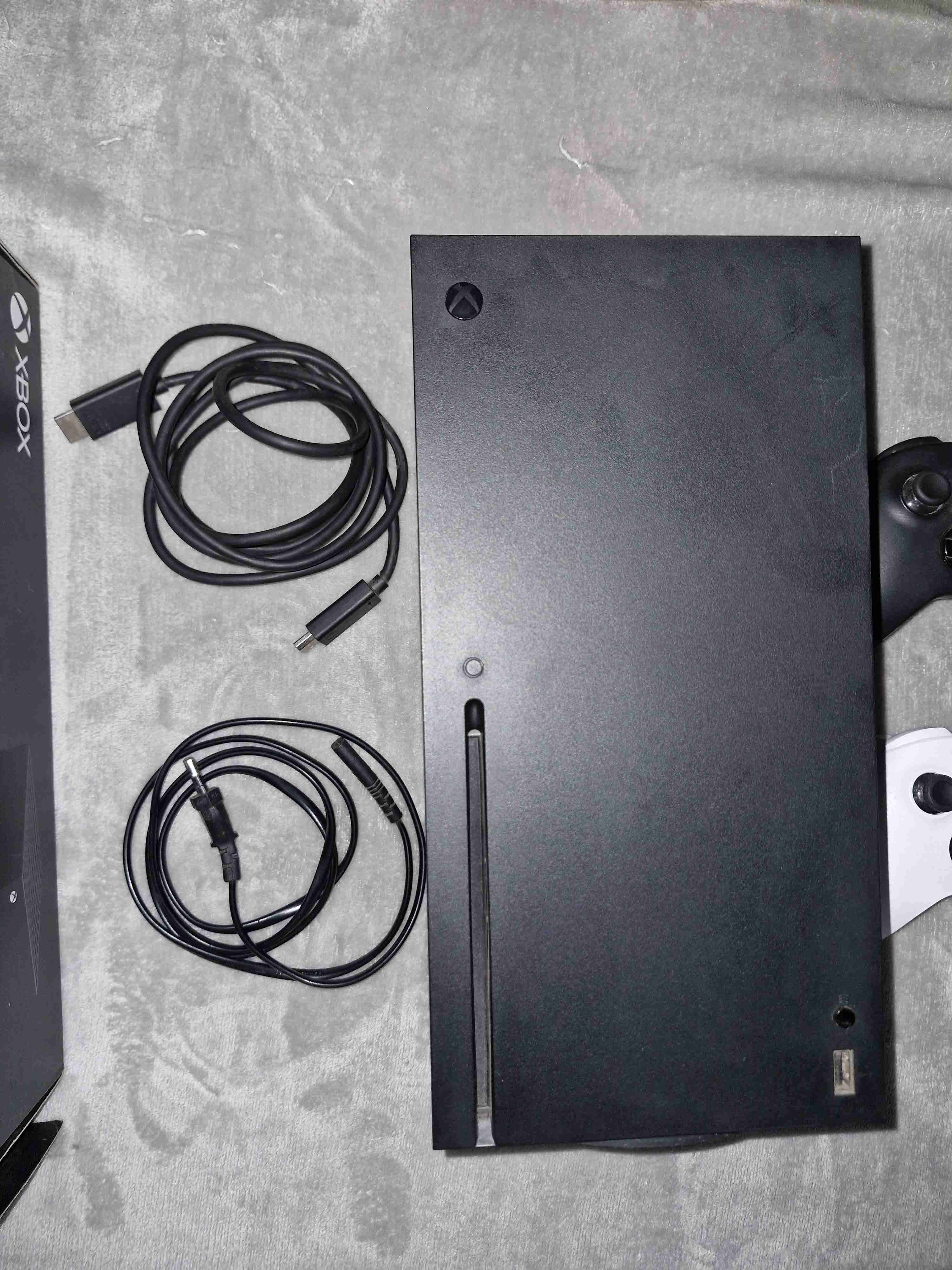 Consola de videojuegos con dos controles - miniatura 4