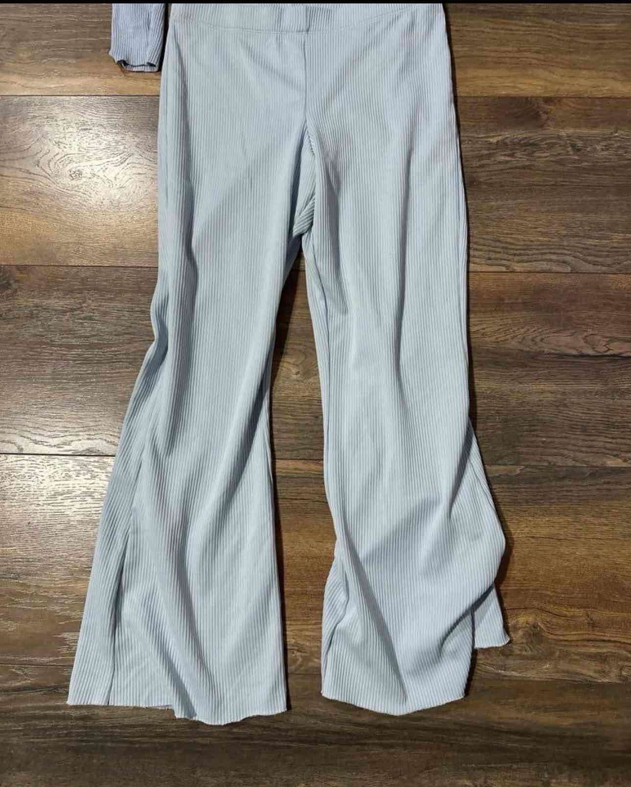 Conjunto de pantalón y polera celeste deslavado - miniatura 2