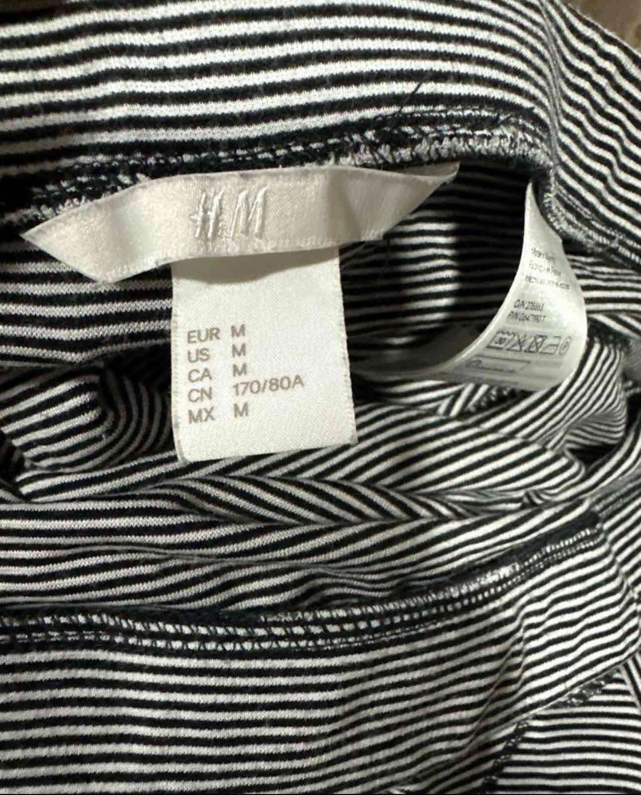 Falda corta con volantes - miniatura 3