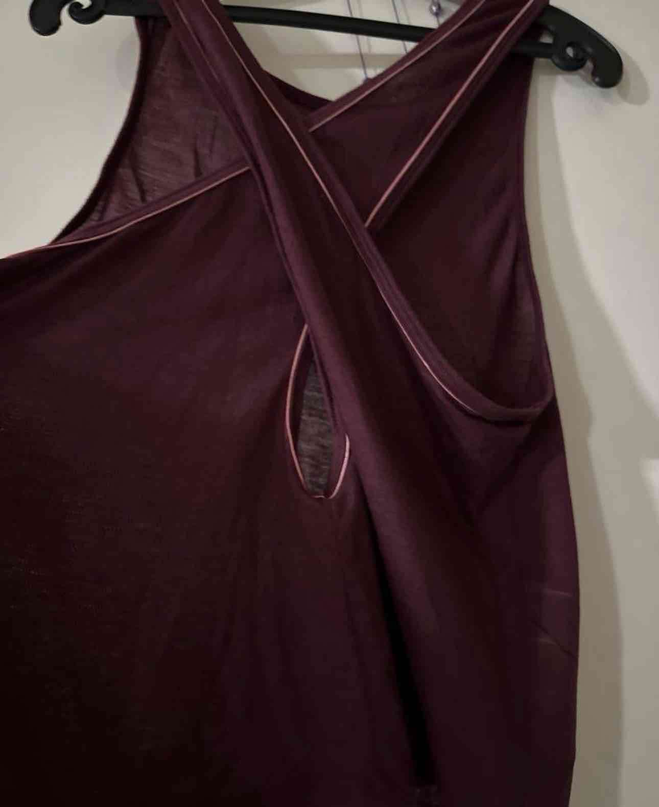 Polera sin mangas color burdeo - miniatura 2