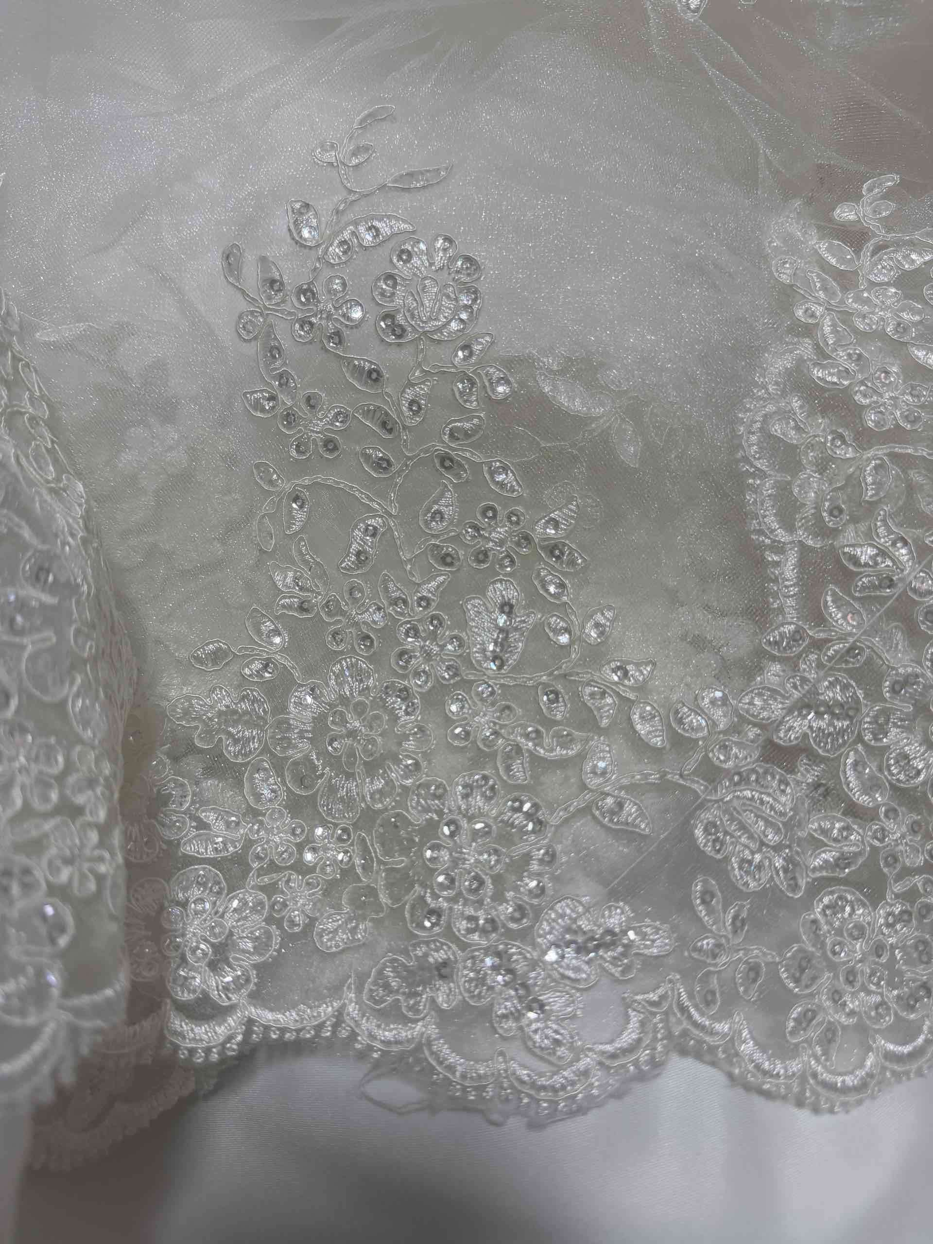 Vestido de novia bordado blanco - miniatura 3