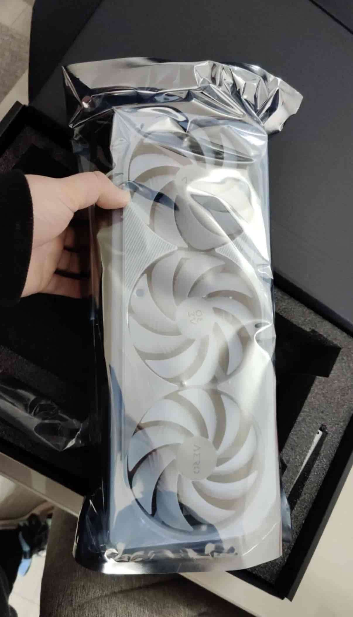 Tarjeta gráfica Gigabyte RTX 4090 - miniatura 3