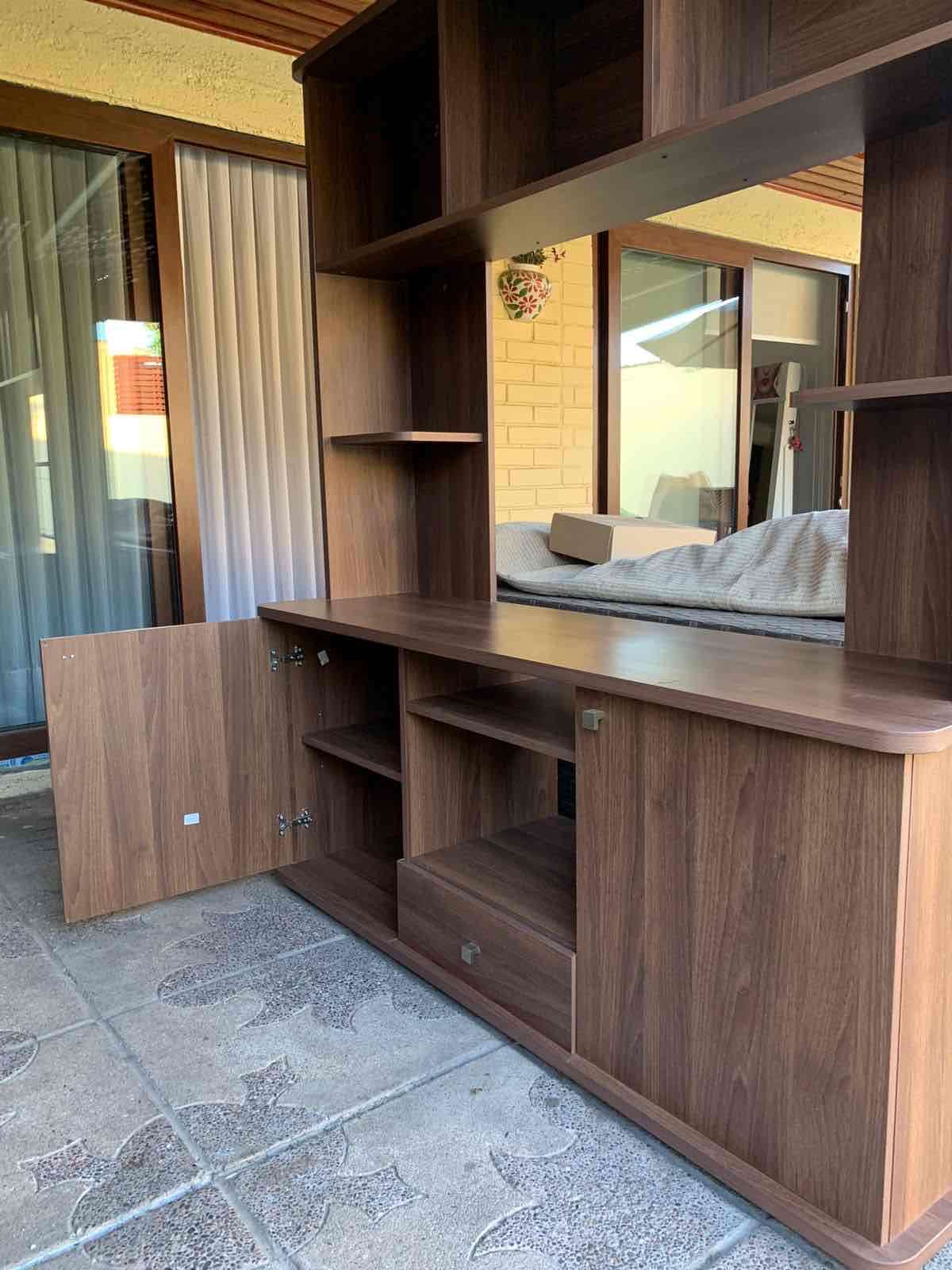 Mueble para sala de estar color nogal - miniatura 4