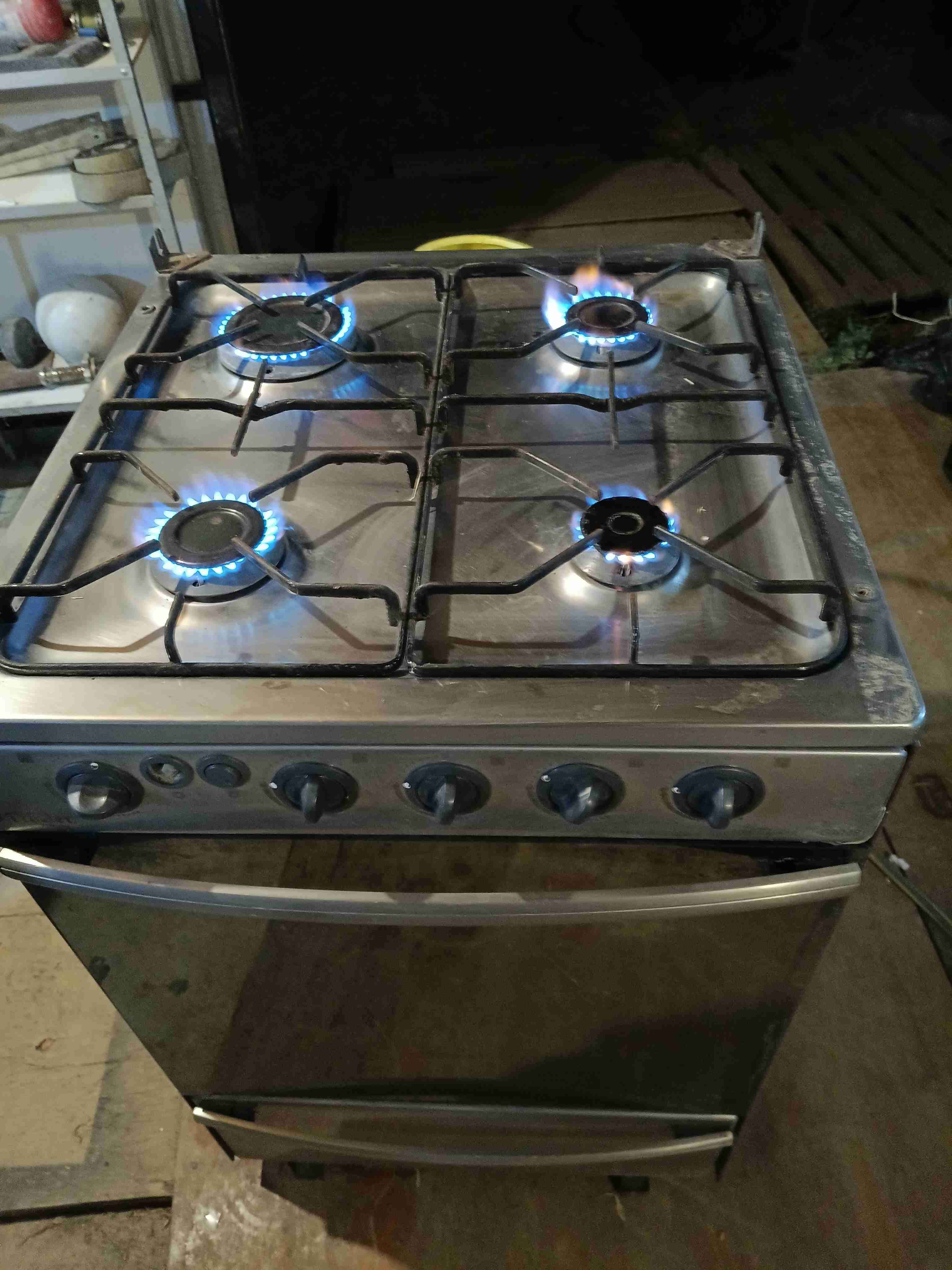 Cocina a gas cuatro quemadores - miniatura 3