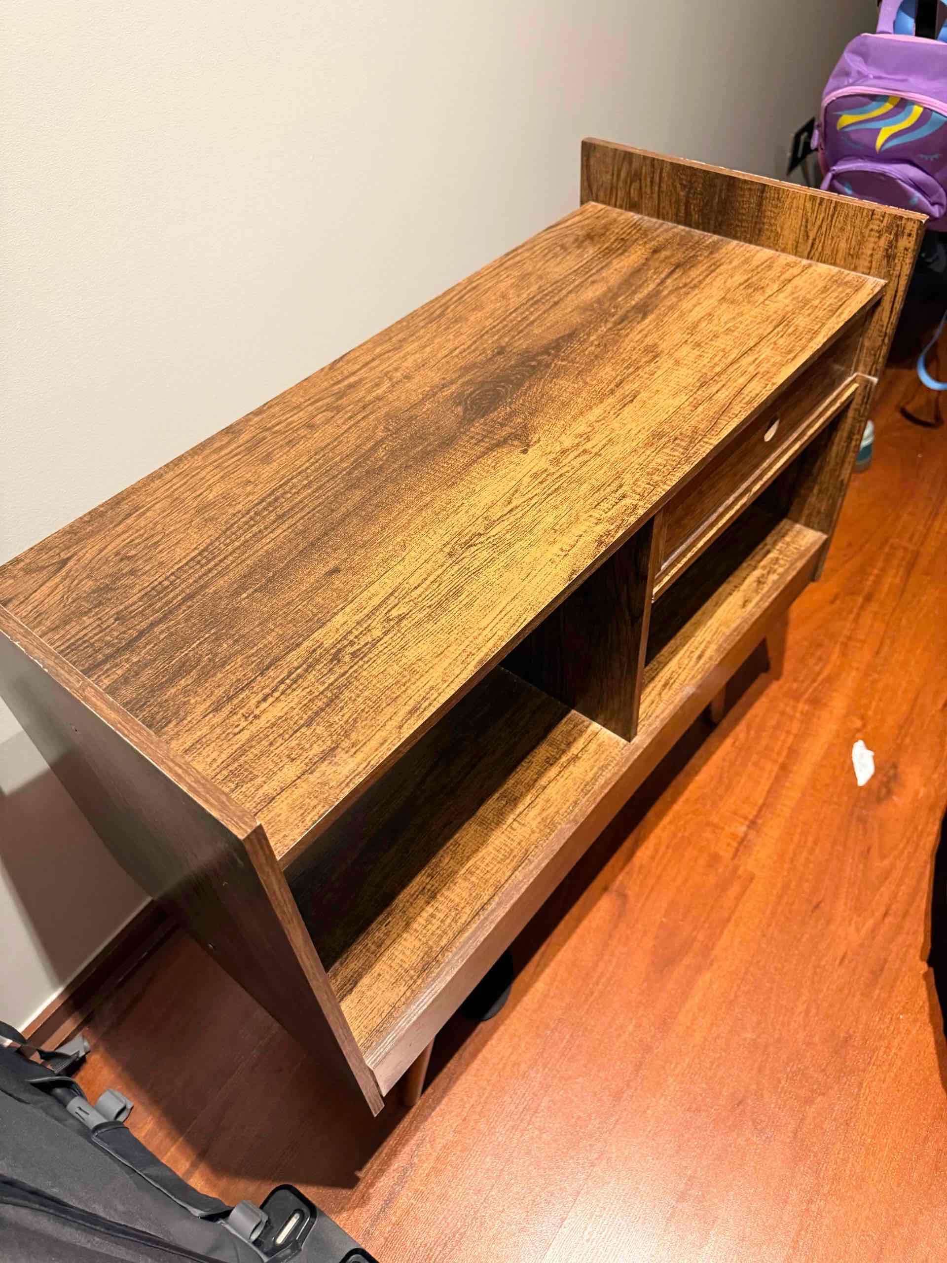 Mesa auxiliar de madera estilo retro - miniatura 3