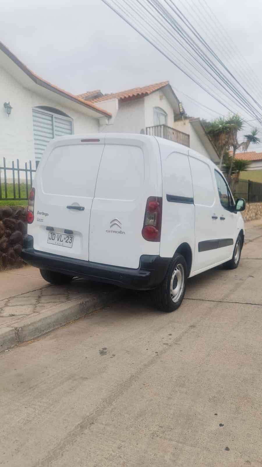 Camioneta Citroën blanca usada - miniatura 5