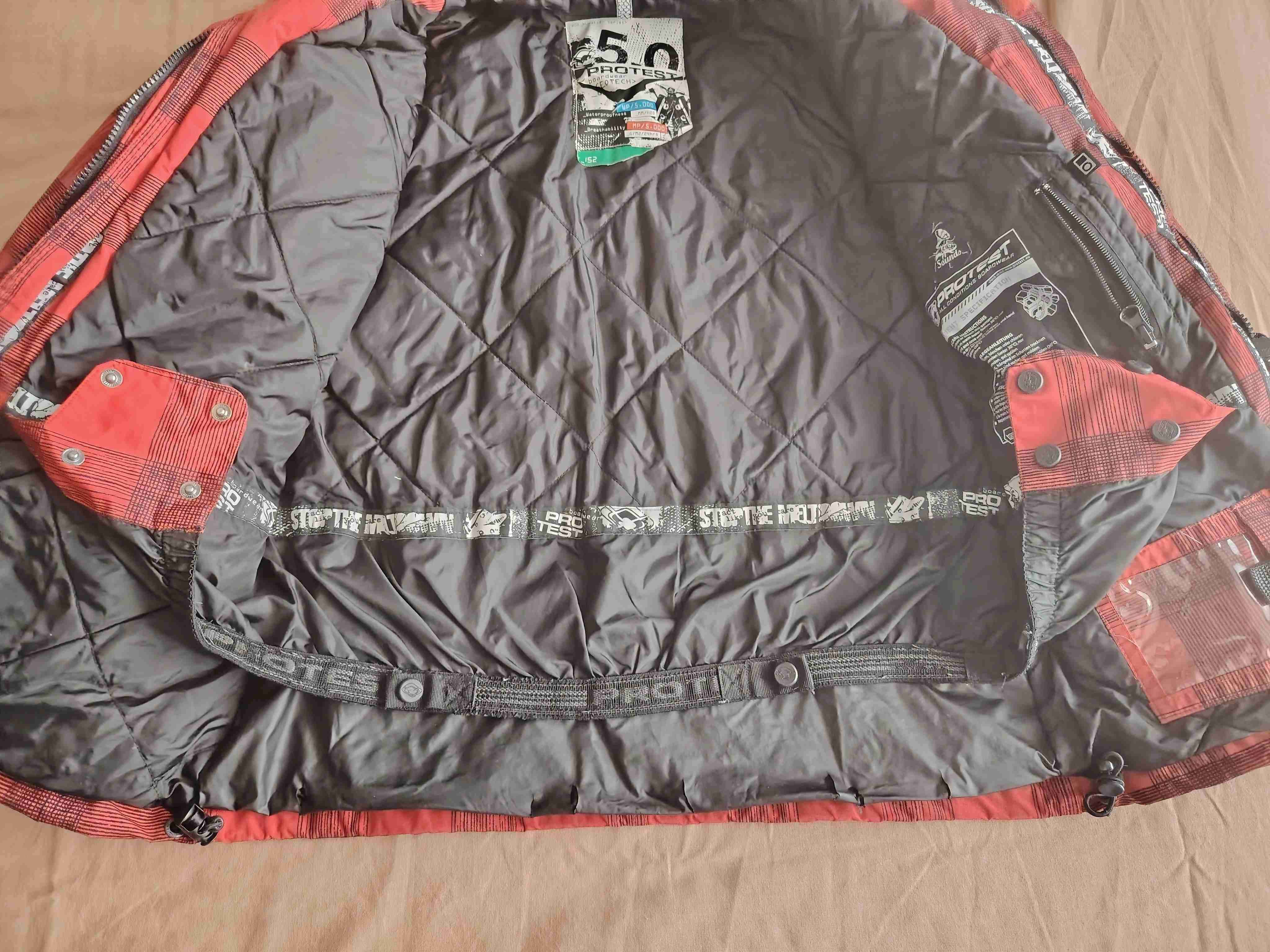 Chaqueta roja a cuadros con capucha - miniatura 2