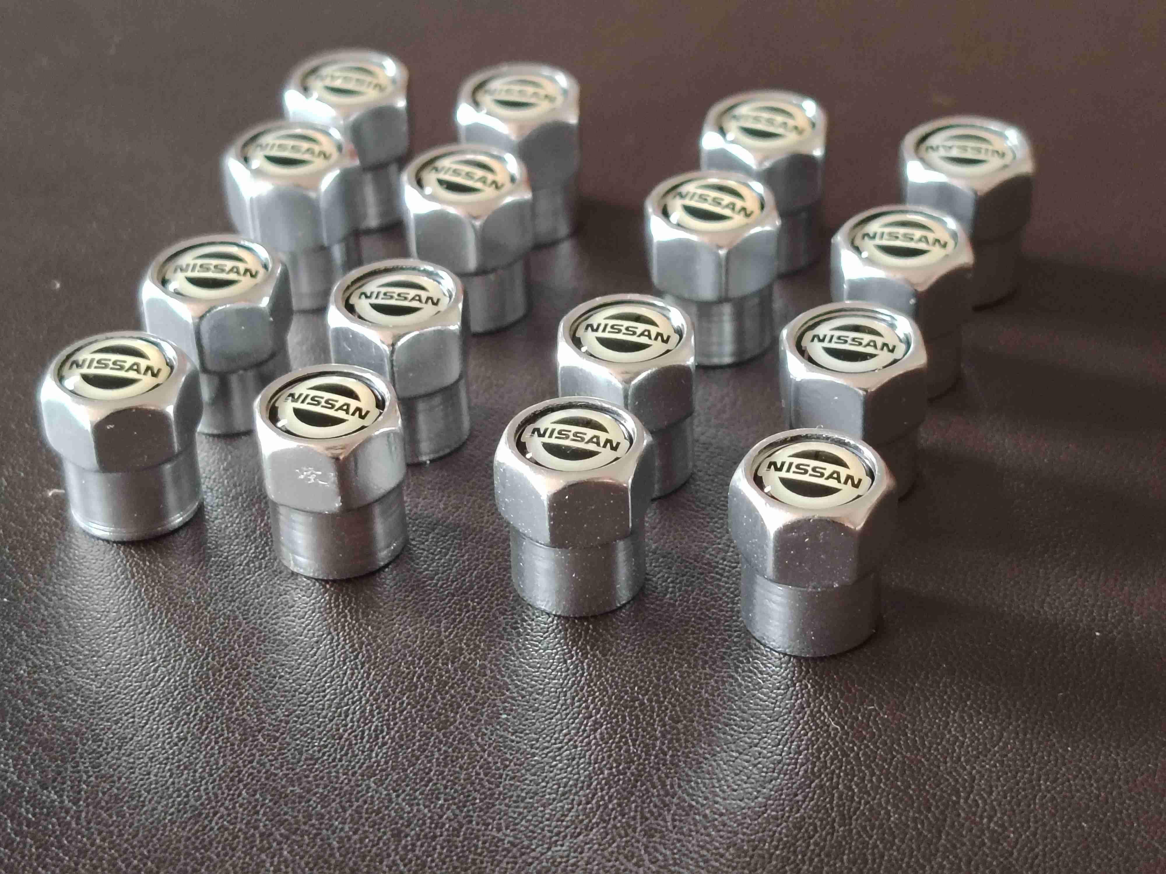 Tapas de válvulas Nissan - miniatura 3