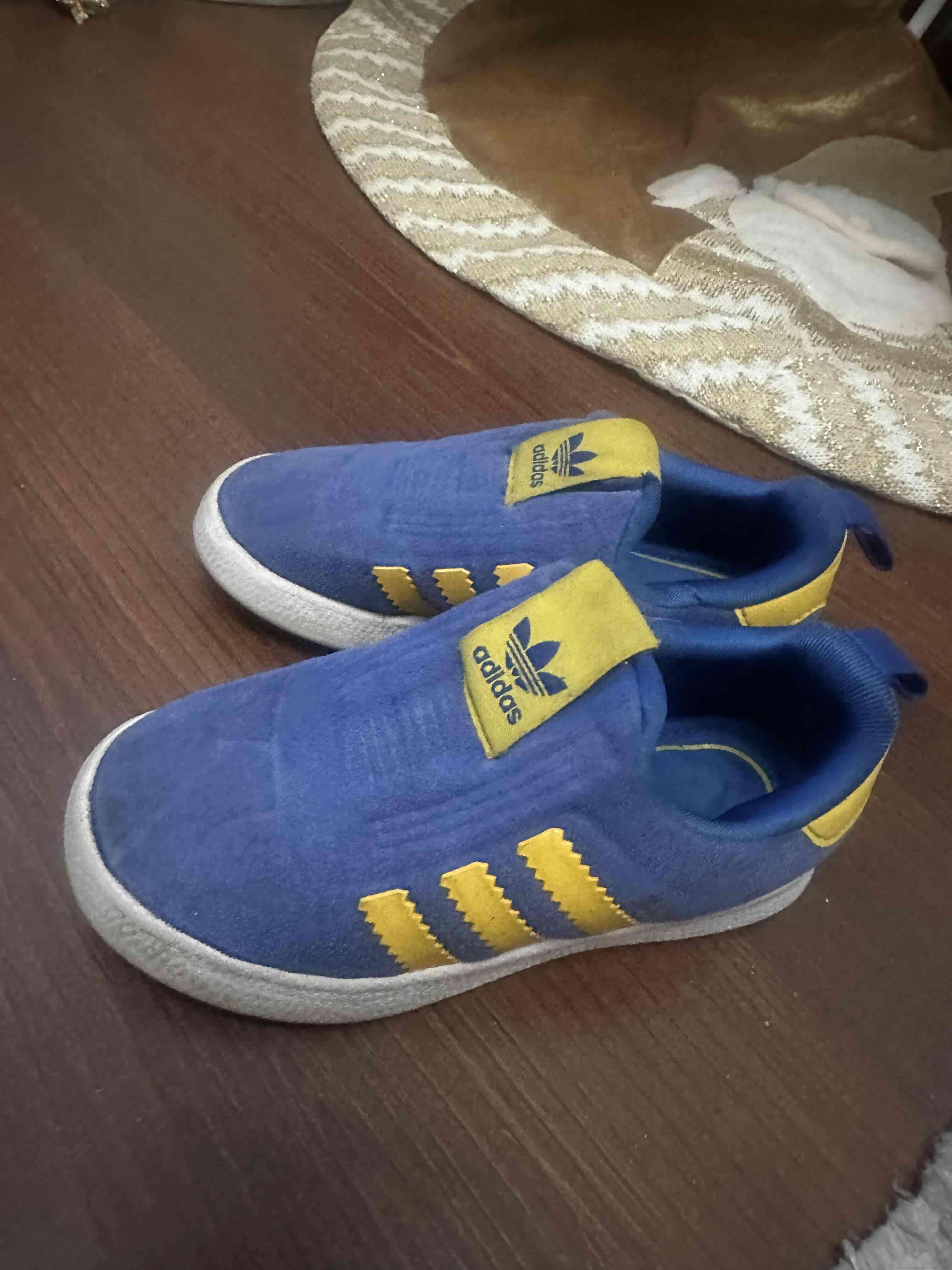 Zapatillas Adidas azul y amarillo n22