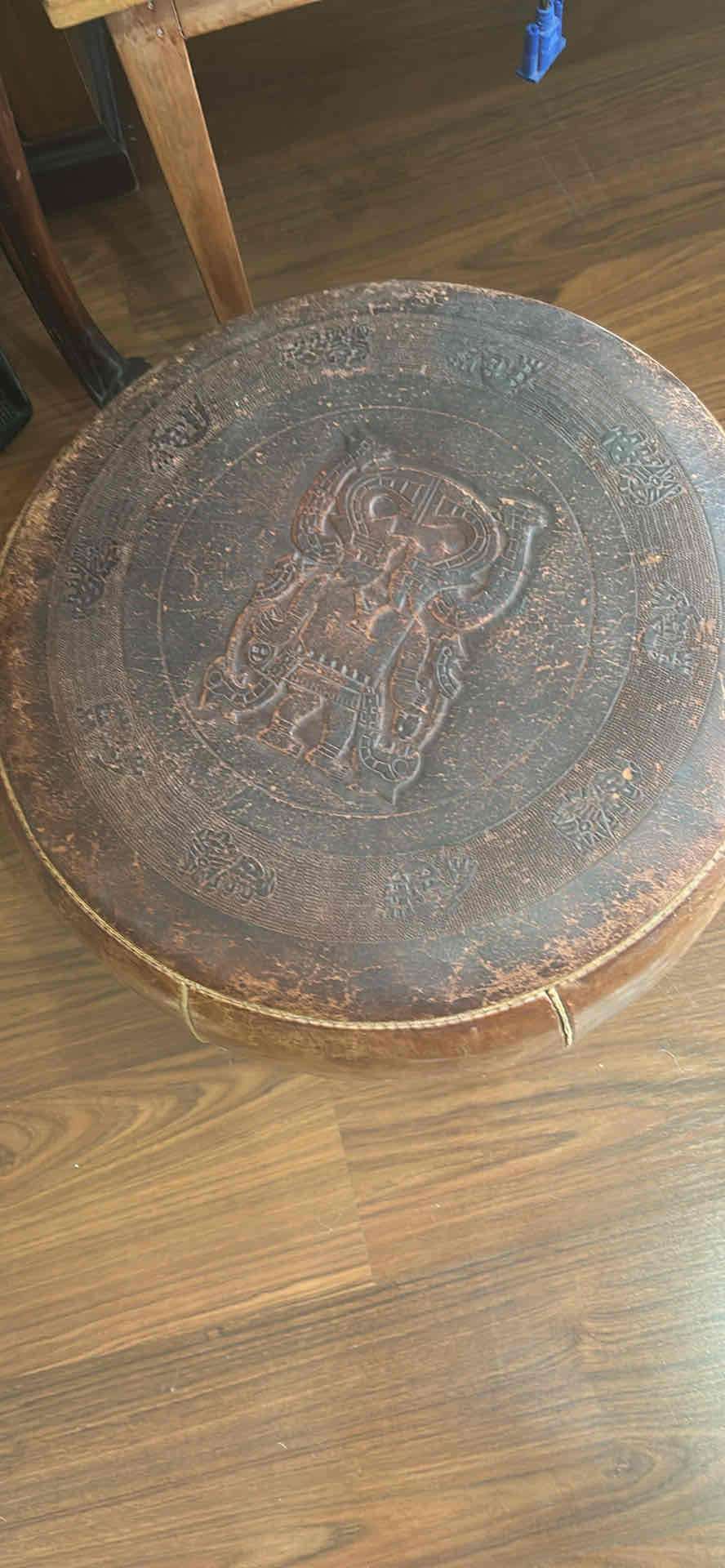 Puff de cuero vintage - miniatura 2