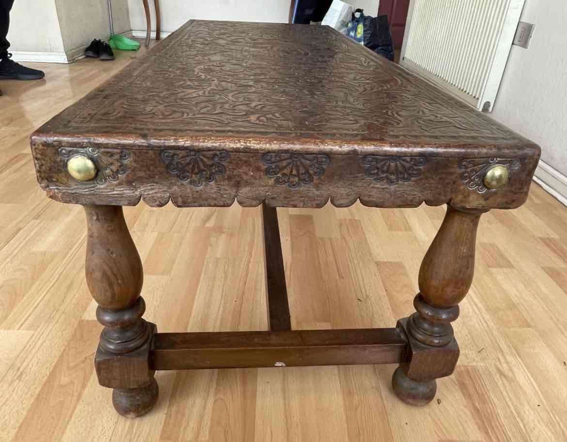 Mesa de centro de cuero tallada - miniatura 4