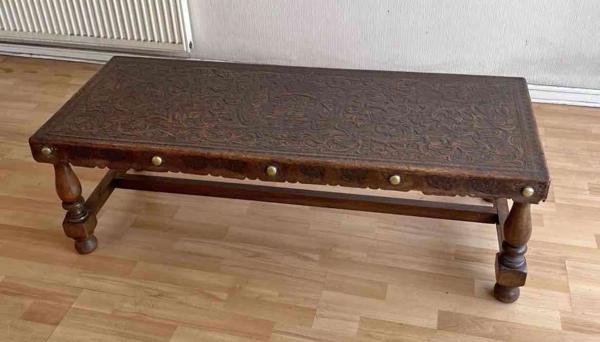 Mesa de centro de cuero tallada - miniatura 5