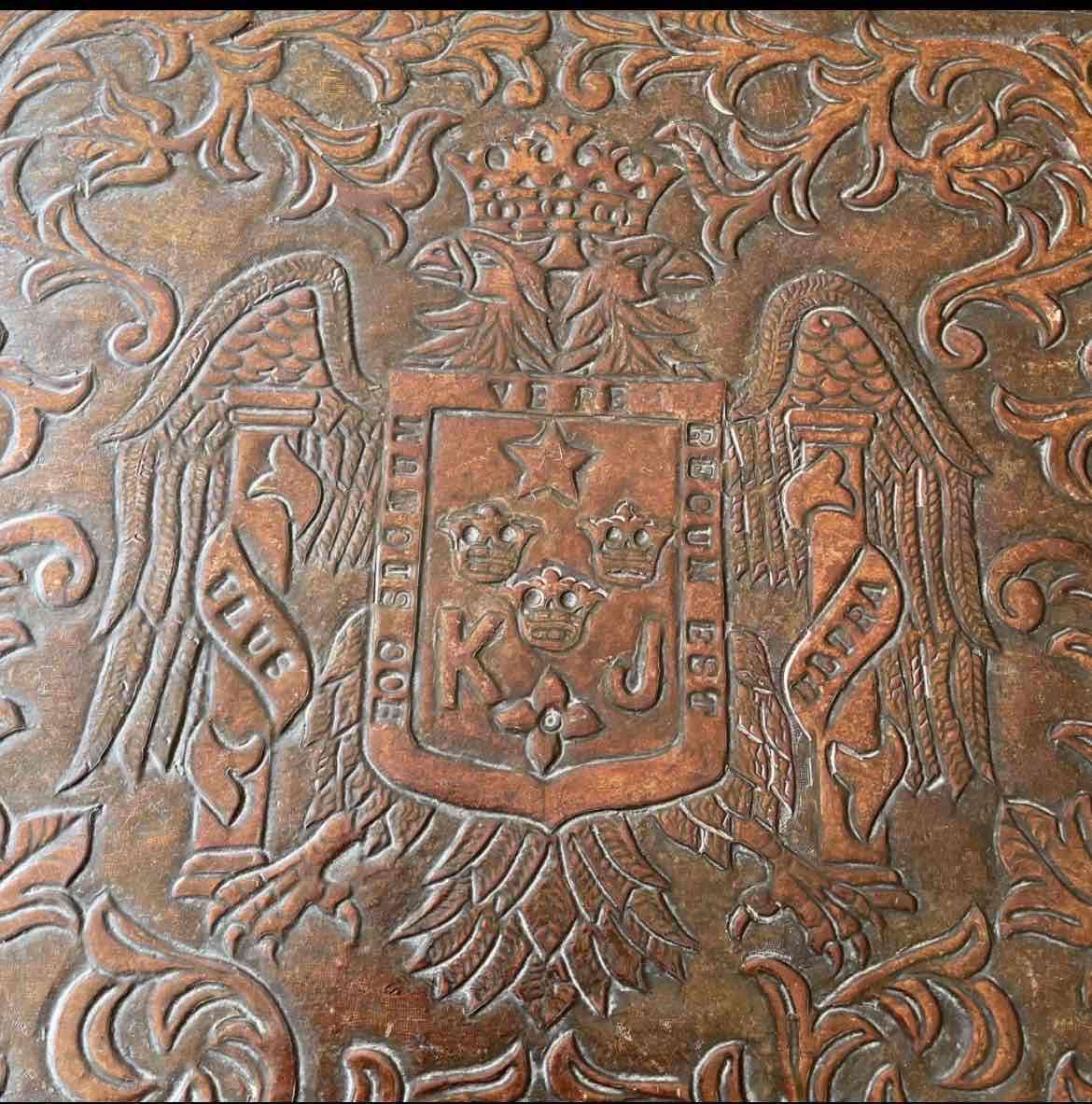 Mesa de centro de cuero tallada - miniatura 6