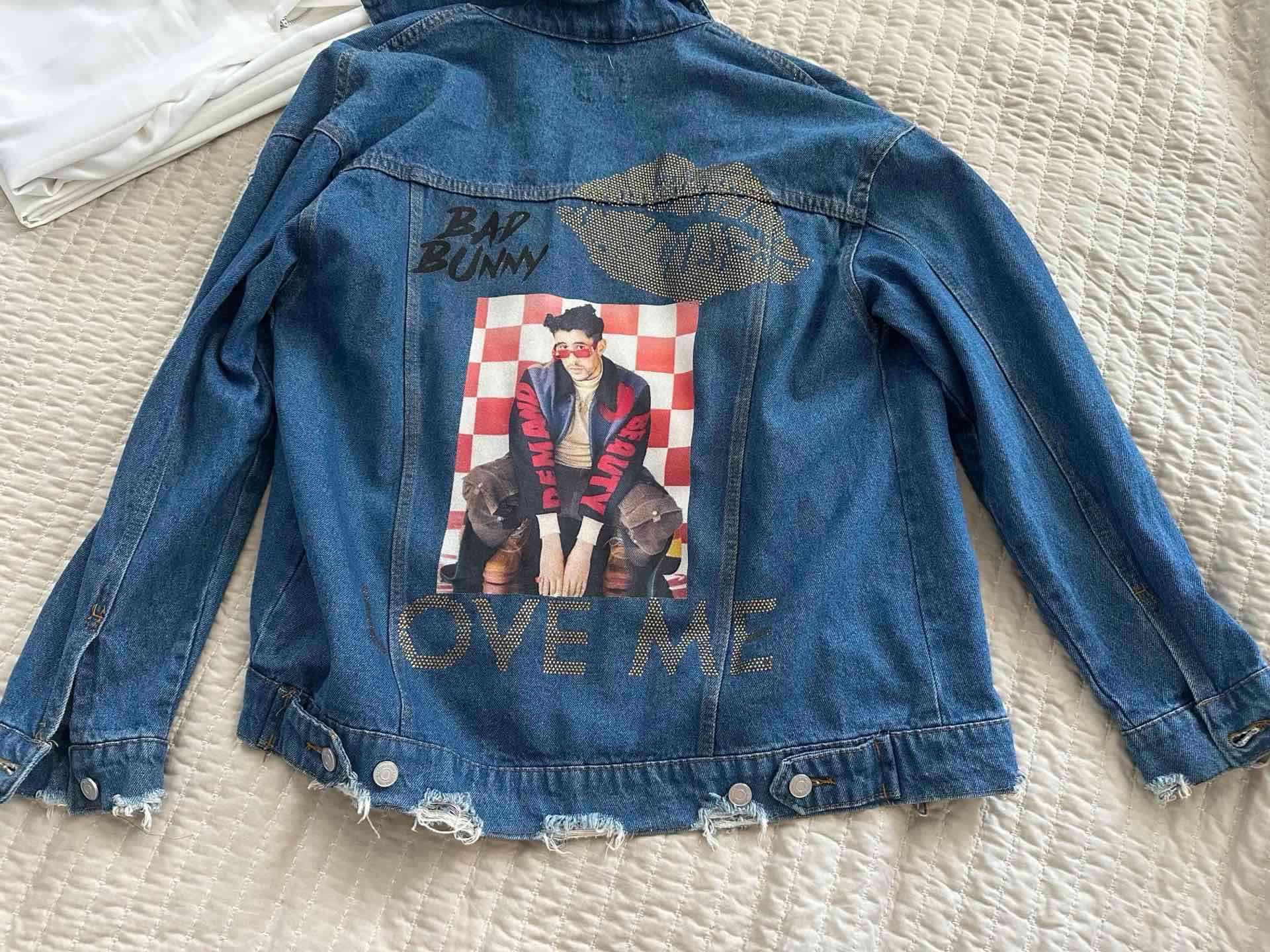 Chaqueta denim estampada bad bunny L - miniatura 2