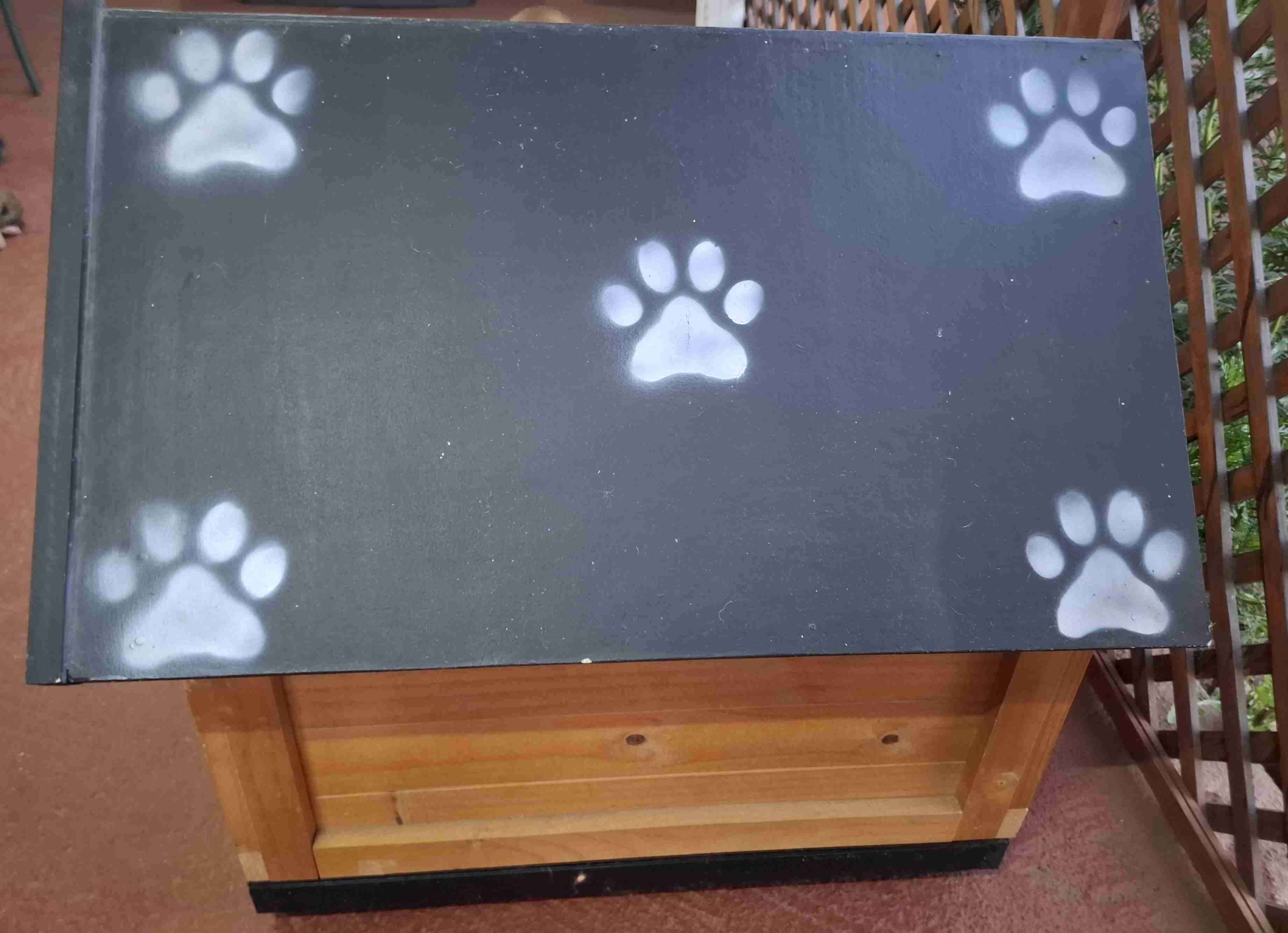 Casa de perro de madera - miniatura 2