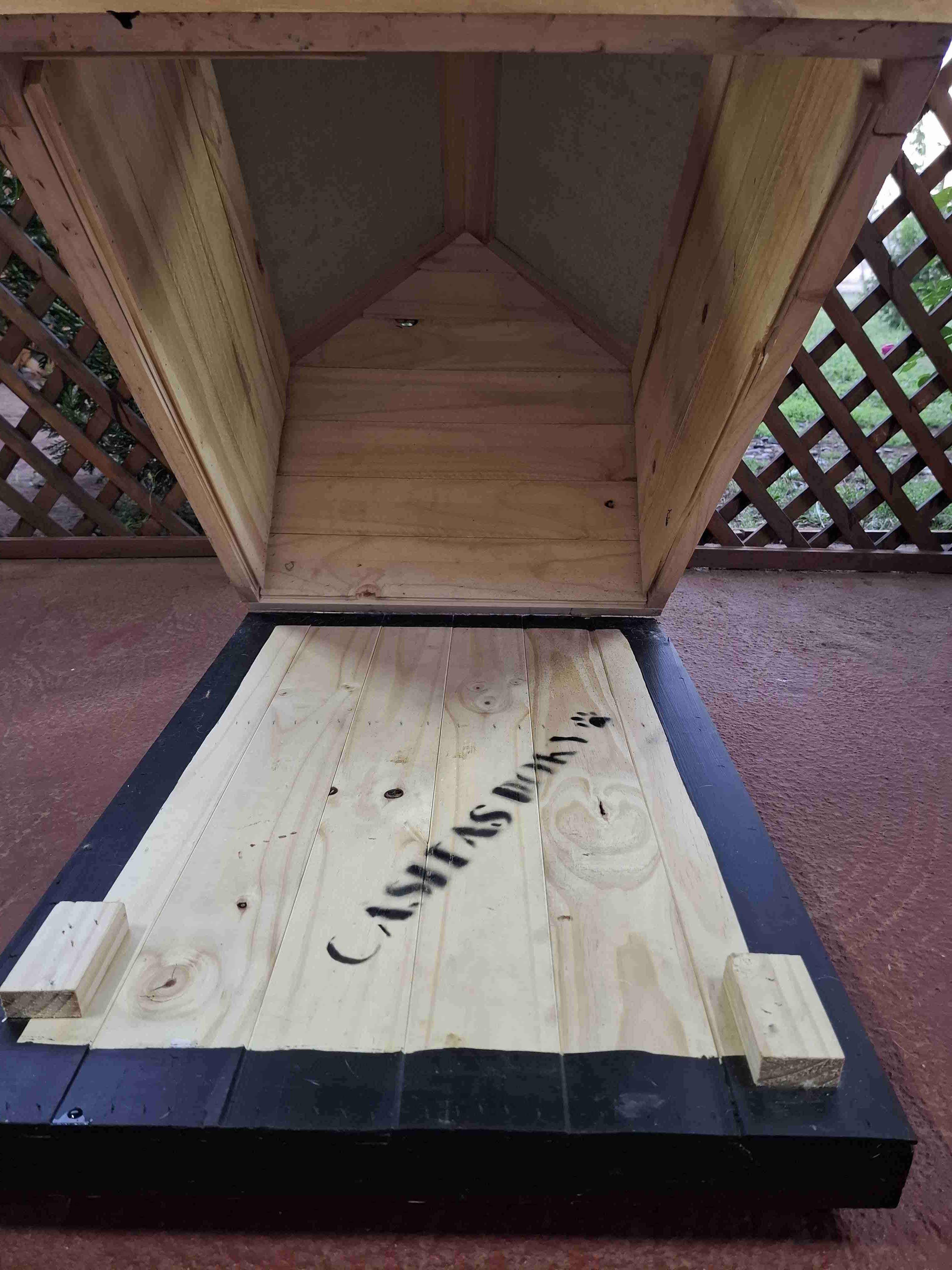 Casa de perro de madera - miniatura 4