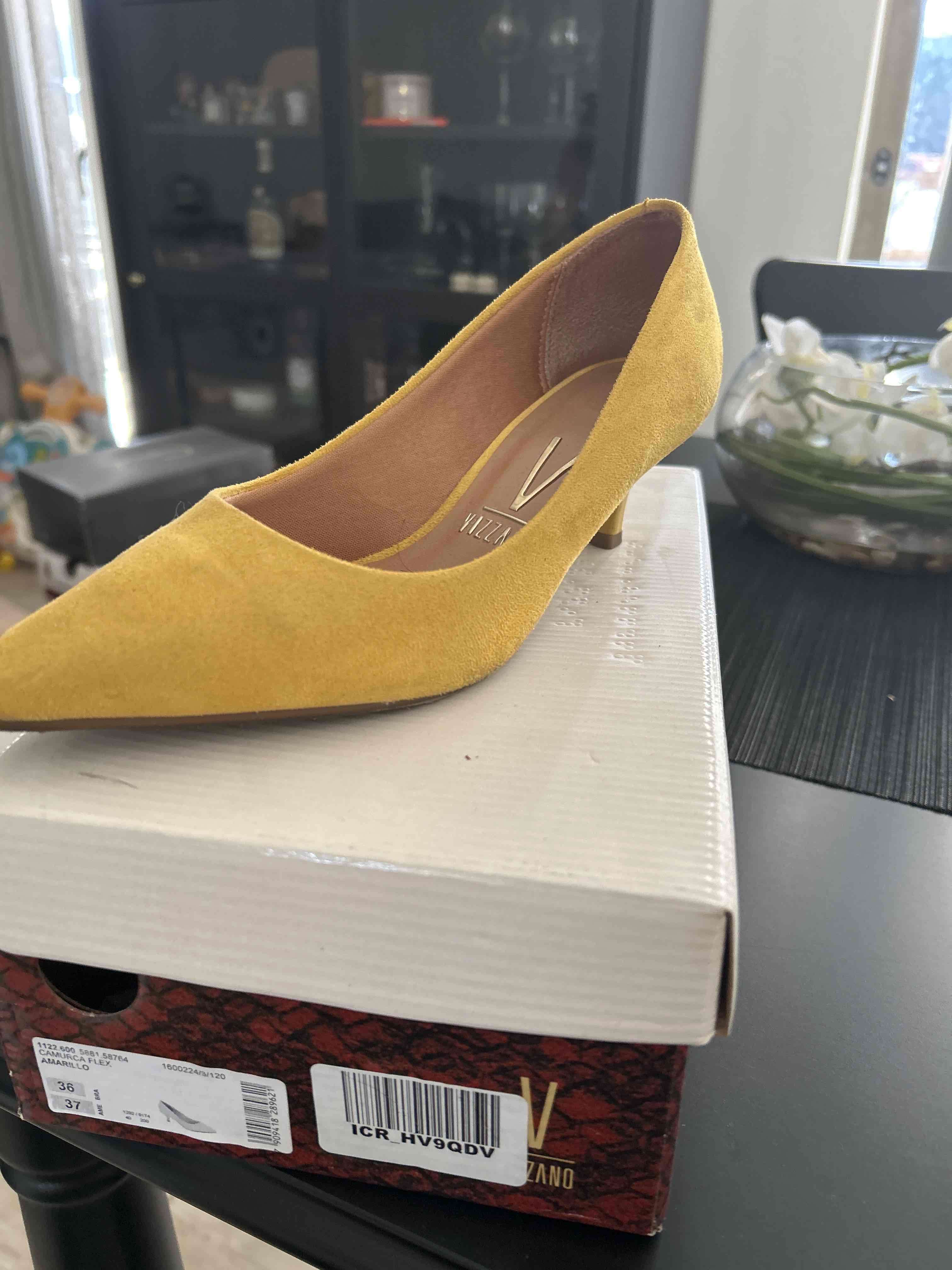 Zapatos amarillos de gamuza - miniatura 2