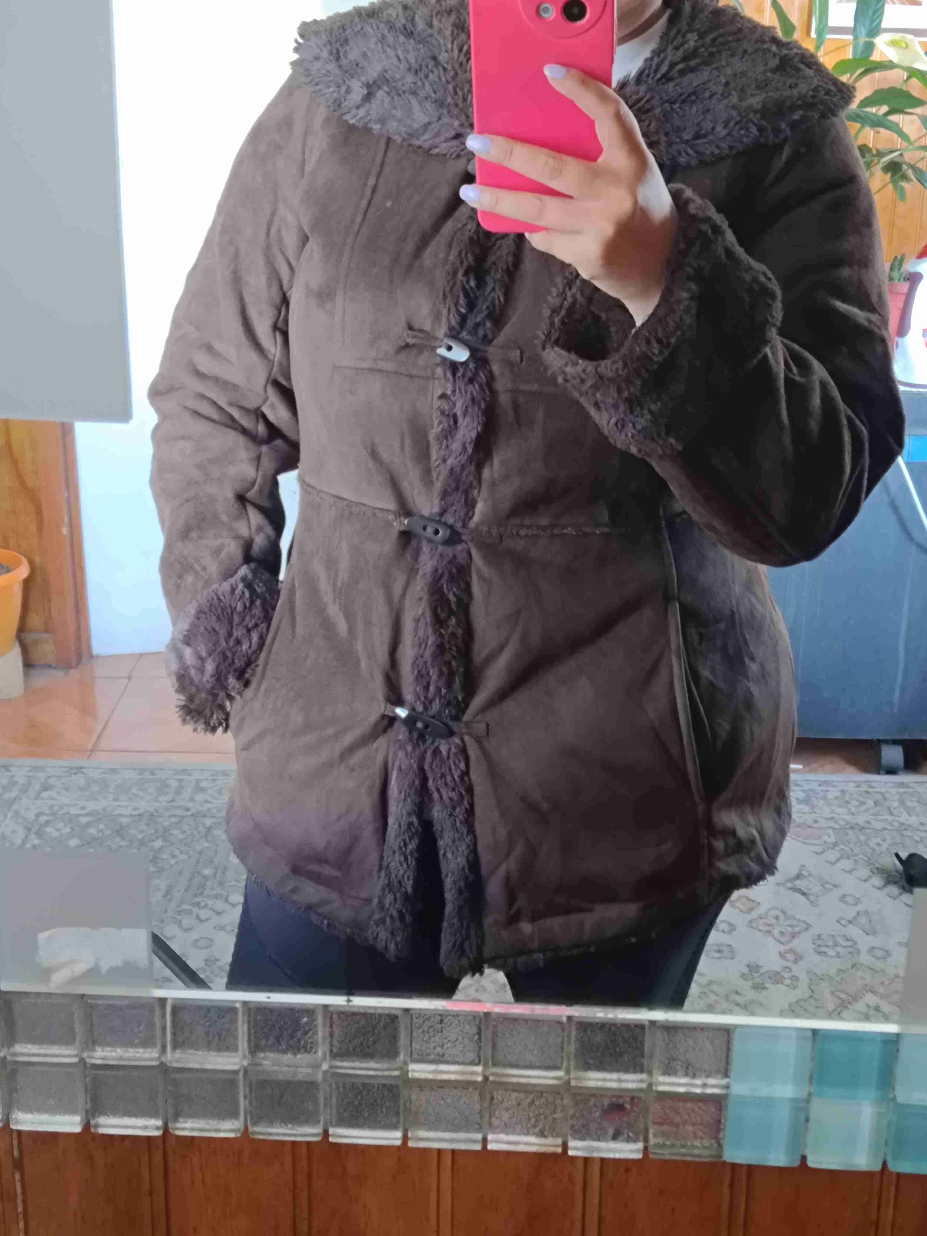 Abrigo café con capucha