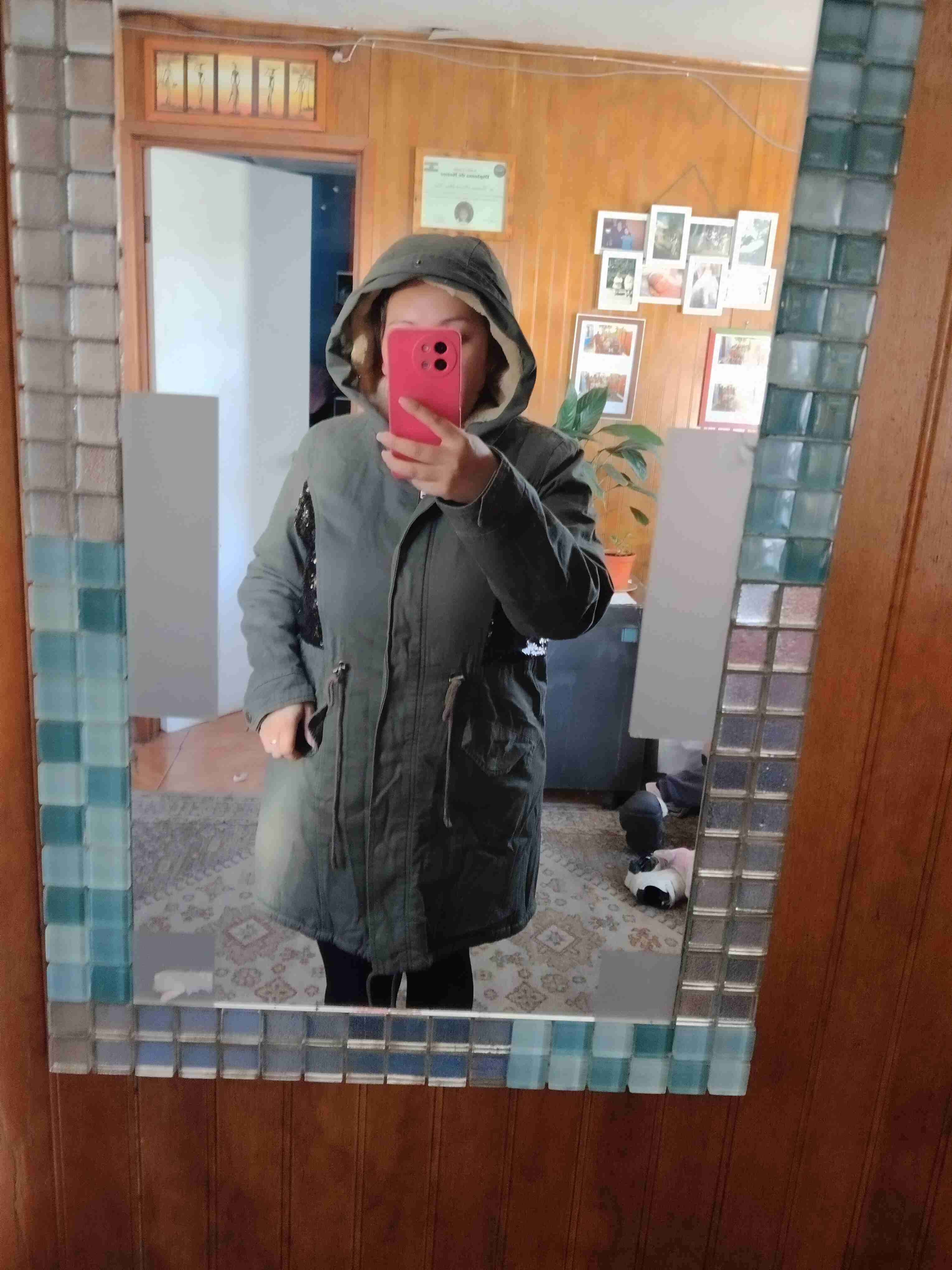 Parka verde con capucha