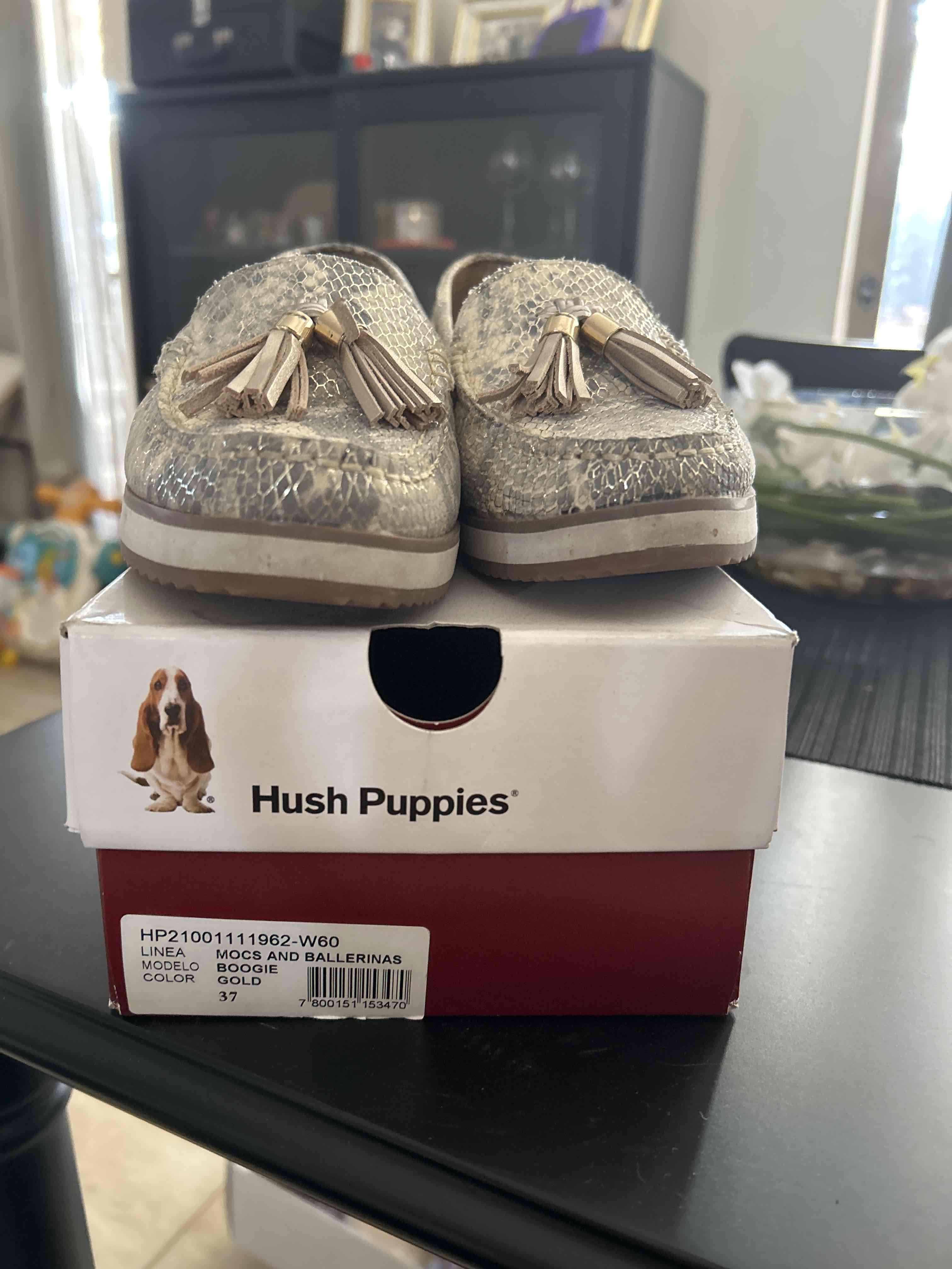 Mocasines dorados Hush Puppies